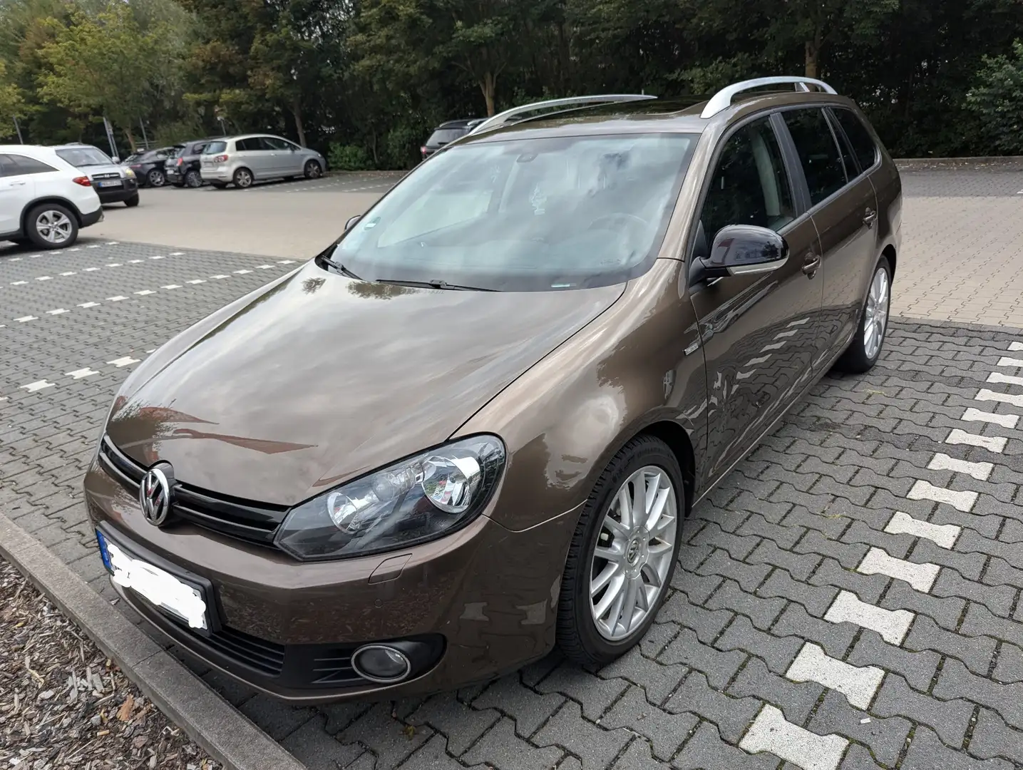 Volkswagen Golf Variant 1.6 TDI DPF DSG MATCH Braun - 1