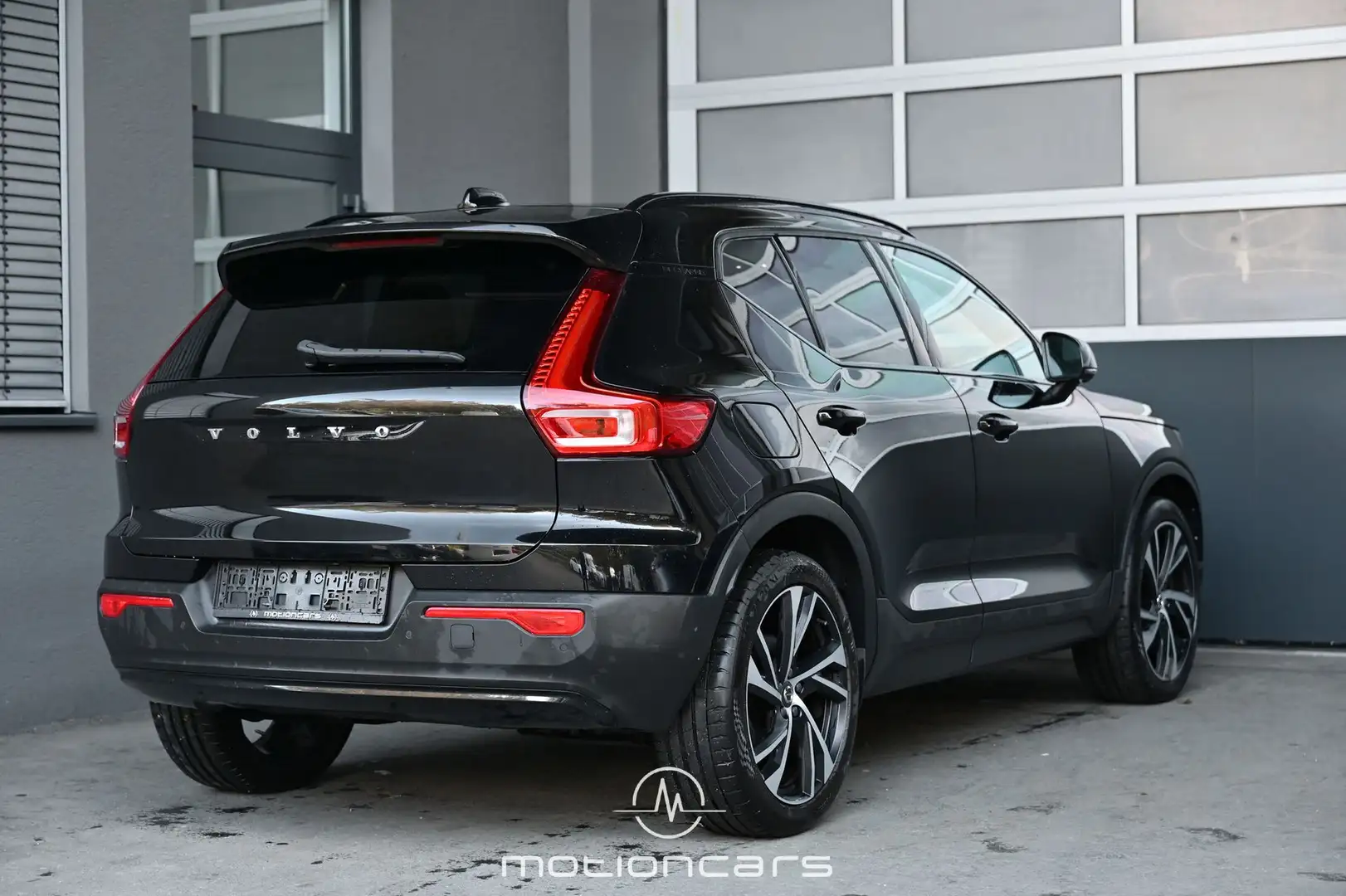 Volvo XC40 XC 40 T5 Twin Engine 2WD R-Design Pickerl NEU Noir - 2