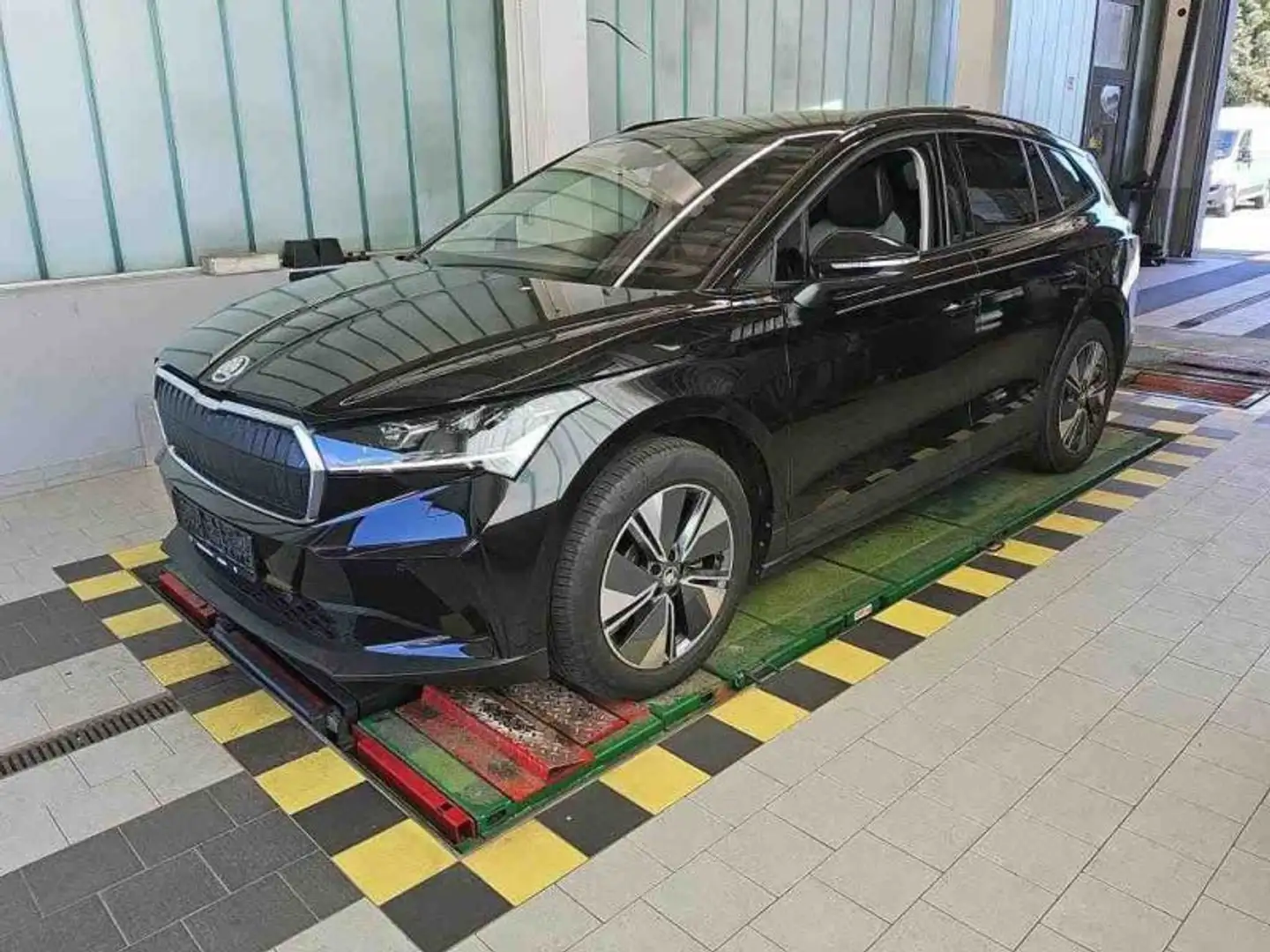 Skoda Enyaq iV 60 Loft Schwarz - 2