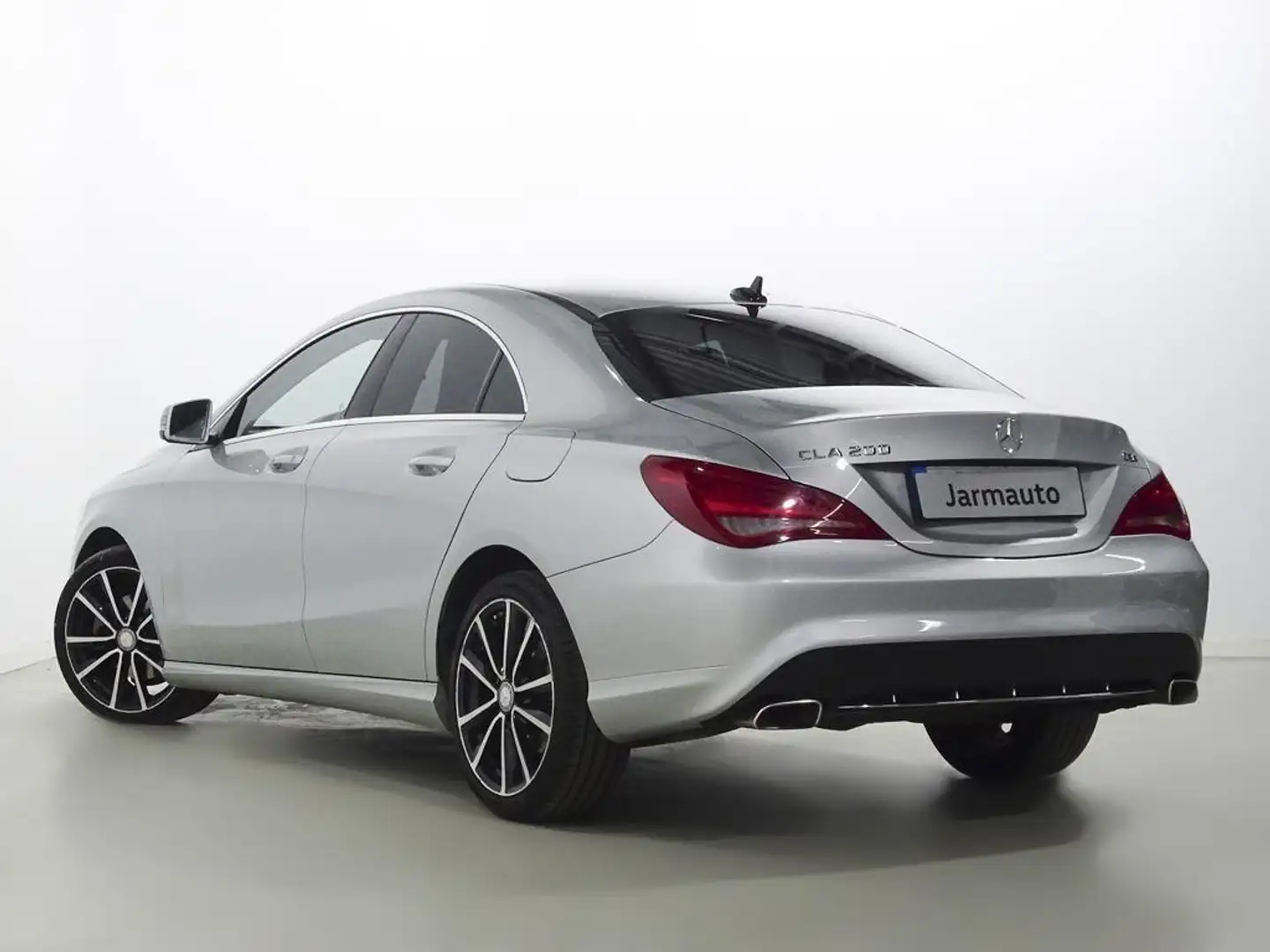 Mercedes-Benz CLA 200 200d Plateado - 2
