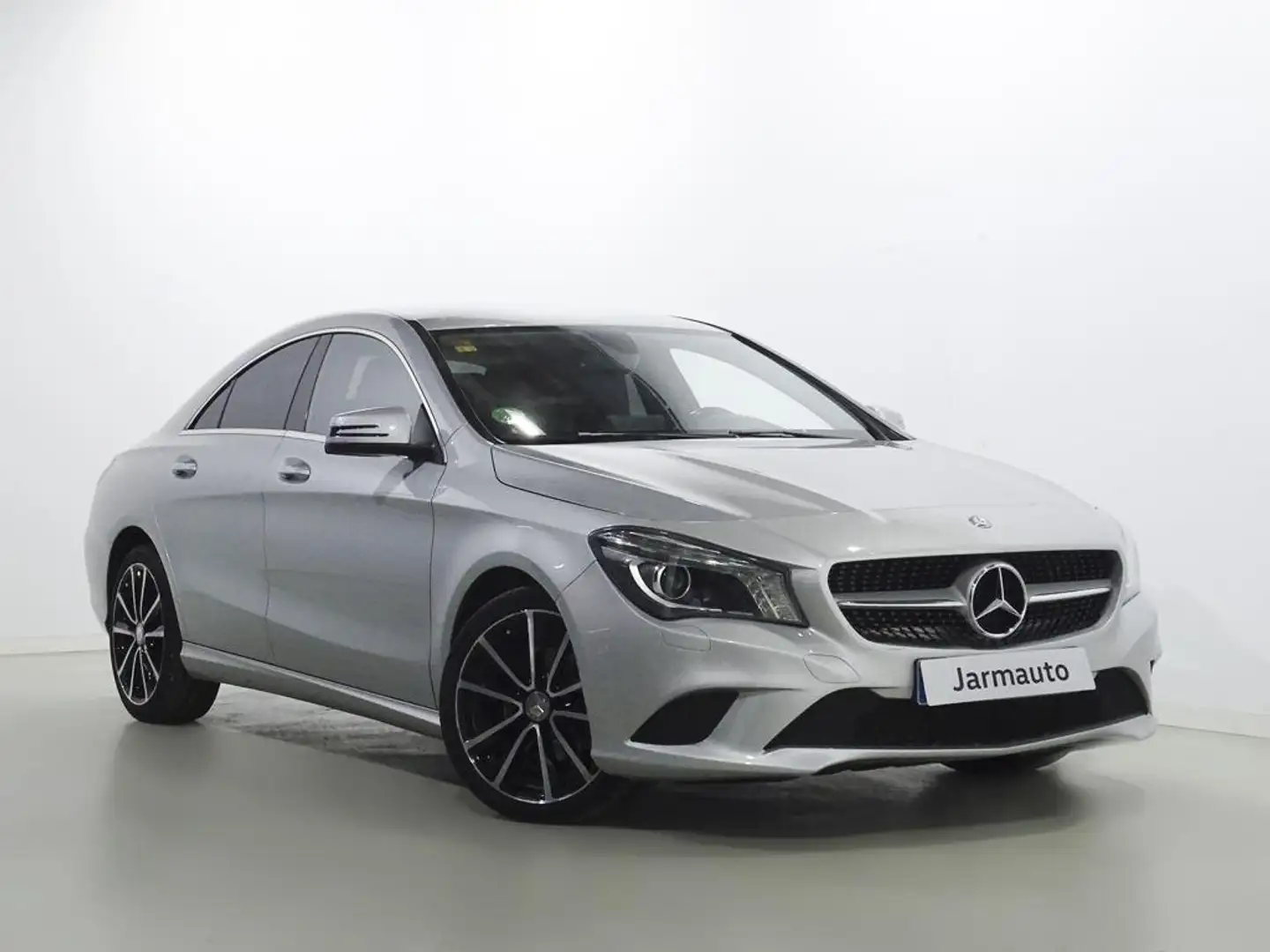 Mercedes-Benz CLA 200 200d Plateado - 1
