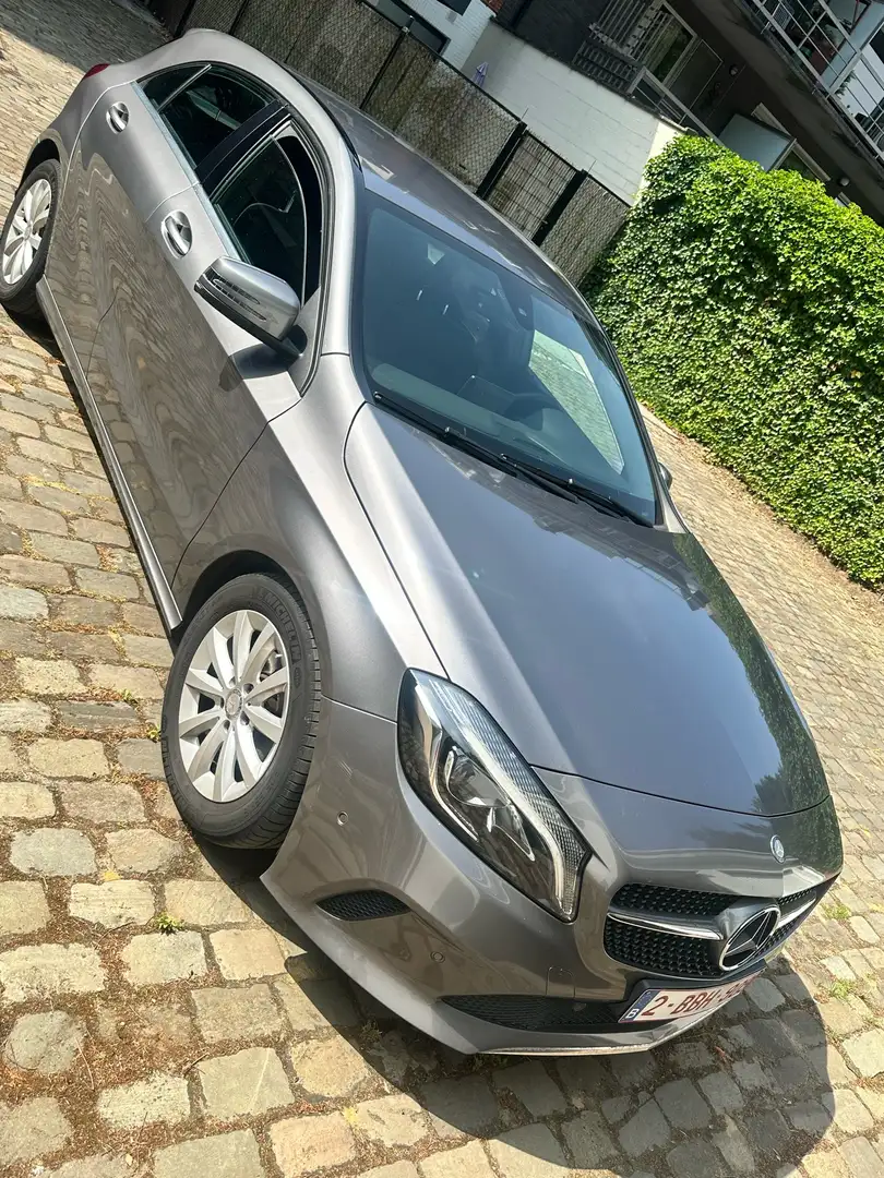 Mercedes-Benz A 180 d BlueEFFICIENCY Edition Style Gris - 1