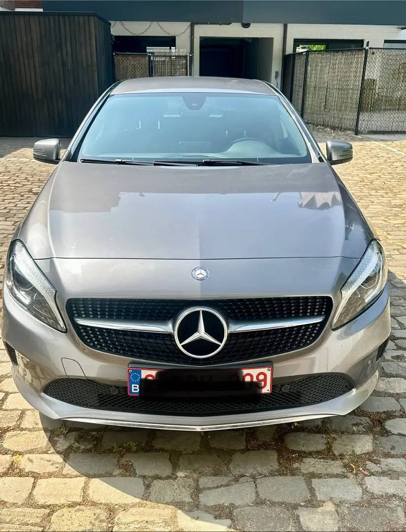 Mercedes-Benz A 180 d BlueEFFICIENCY Edition Style Gris - 2