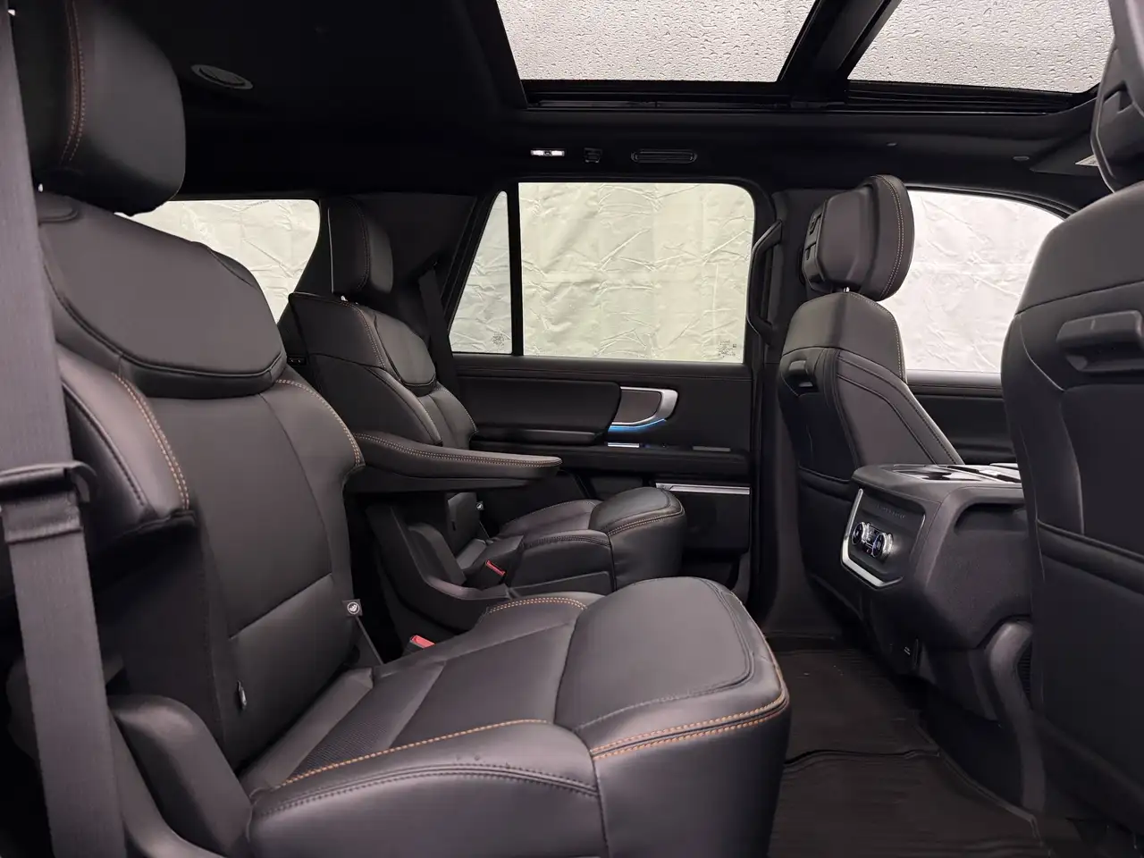 Ford Expedition снимка Ford Expedition