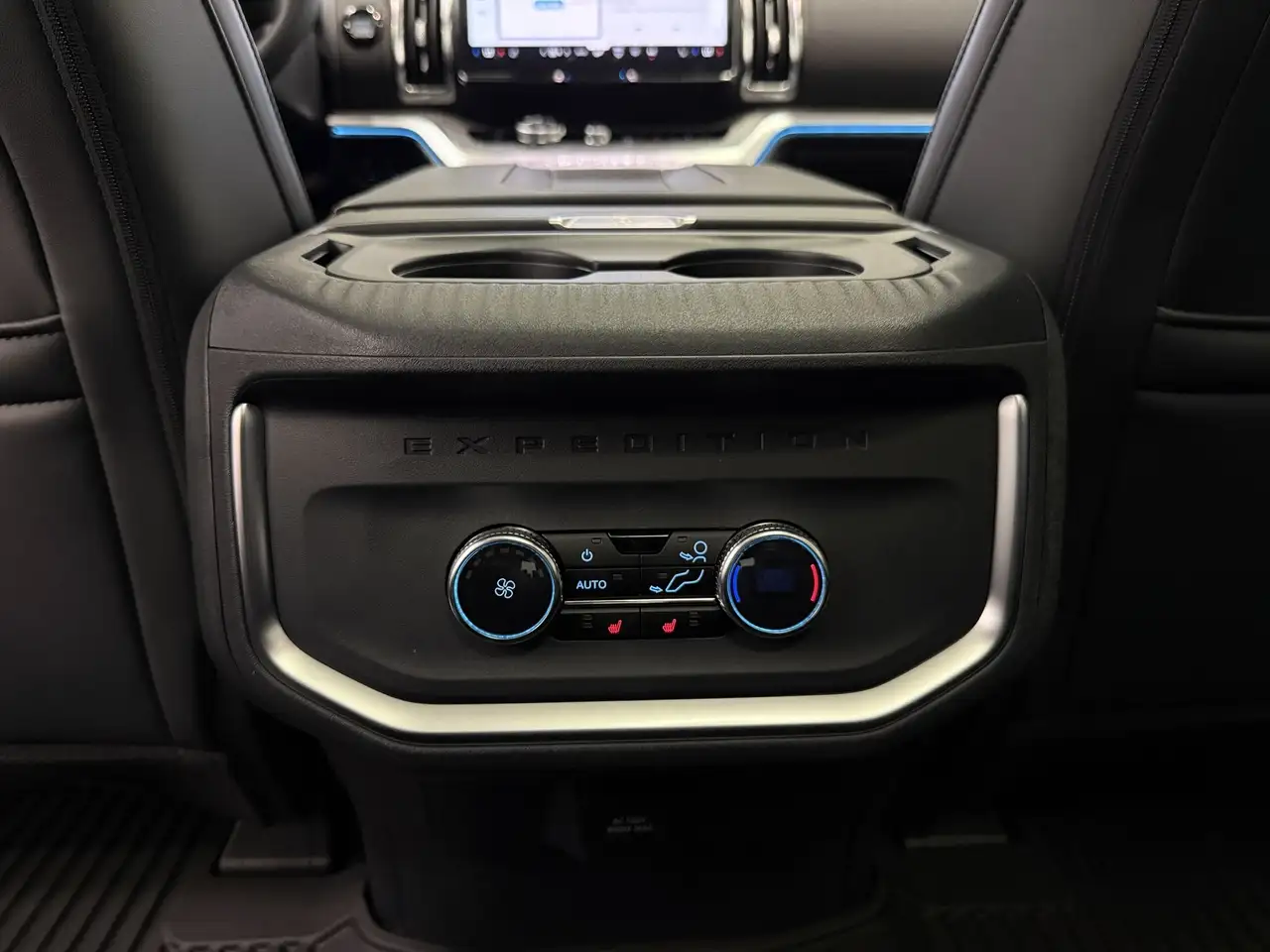 Ford Expedition снимка Ford Expedition