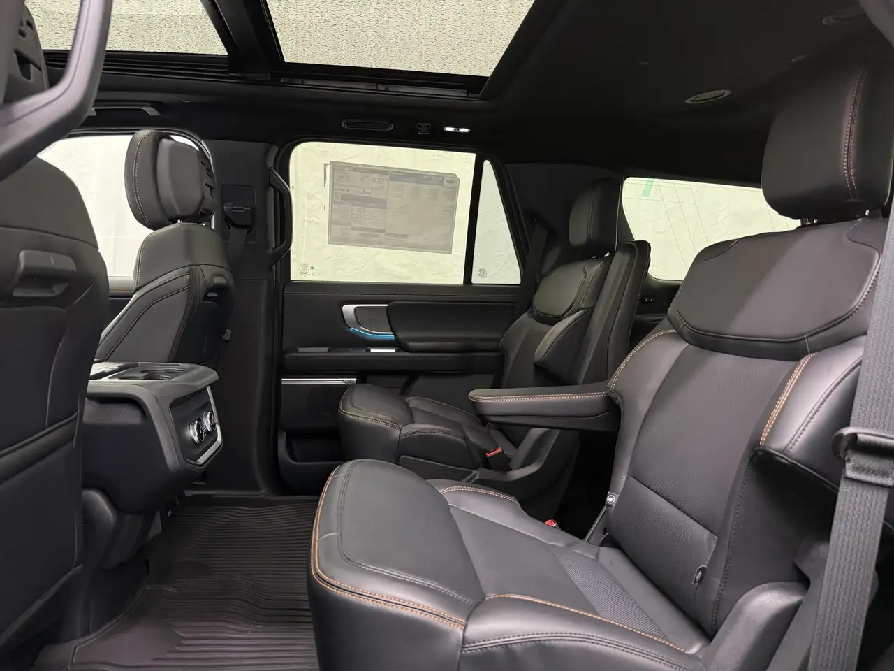 Ford Expedition снимка Ford Expedition