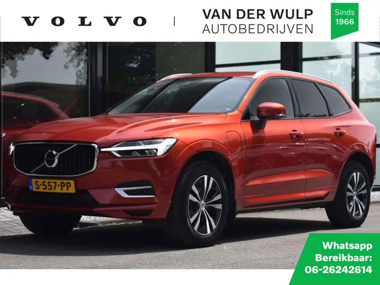 Volvo XC60 T8 390pk AWD Momentum | Schuifdak | Getint Glas | Rood - 1