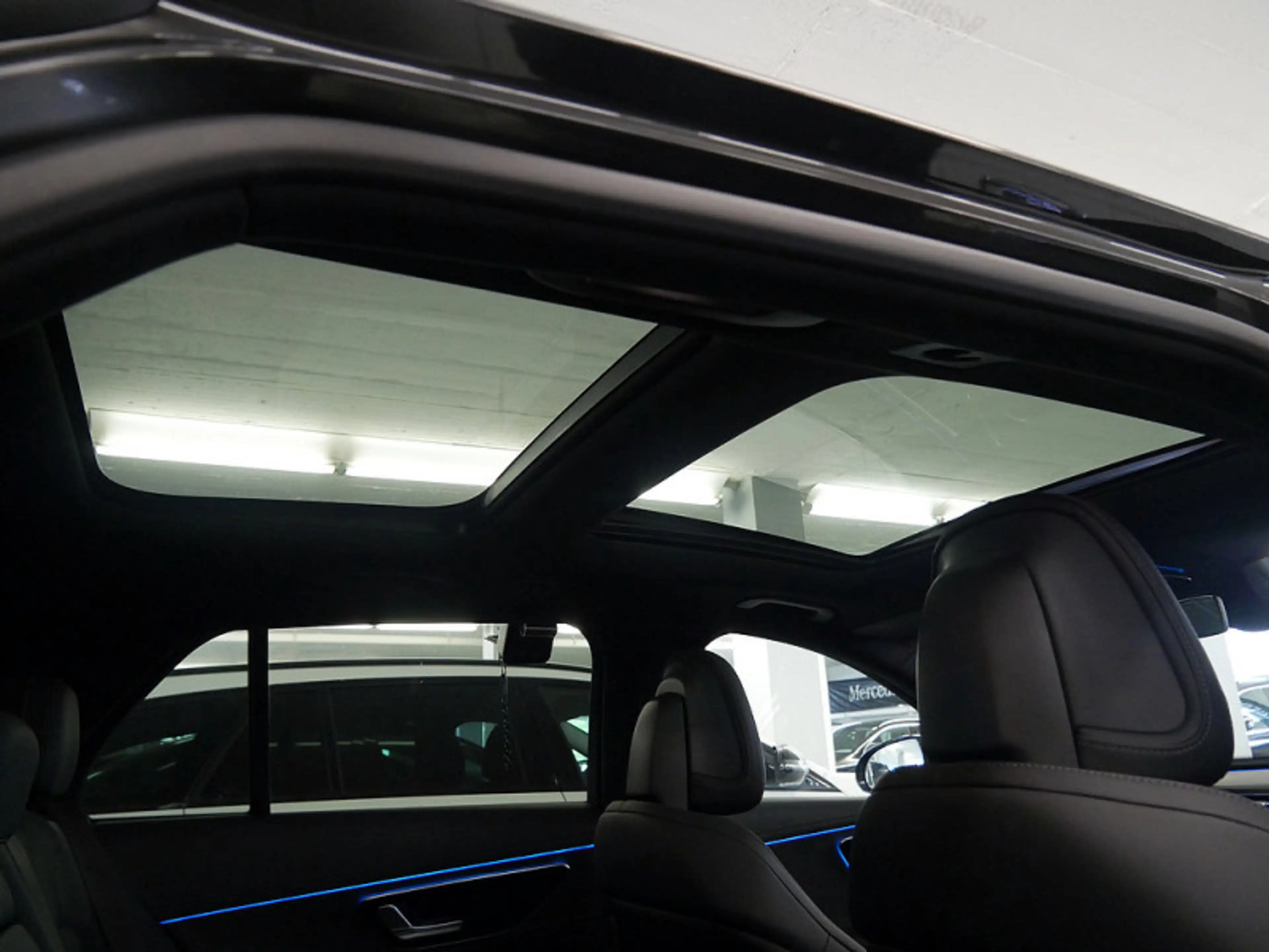 Mercedes-Benz E 200 T , AMG NIGHT AHK DISTR KAMERA PANO SPUR — photo 9