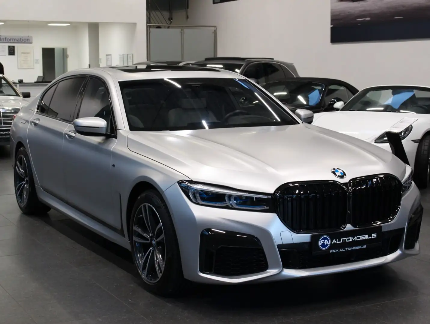 BMW 750 L i xDrive M Sport Executive*Skylounge*VOLL Schwarz - 2