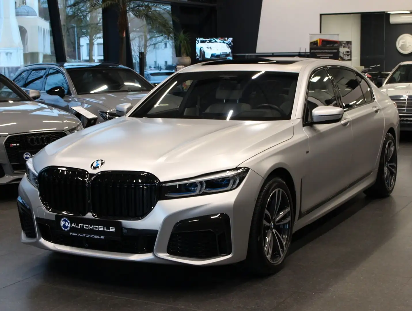 BMW 750 L i xDrive M Sport Executive*Skylounge*VOLL Schwarz - 1
