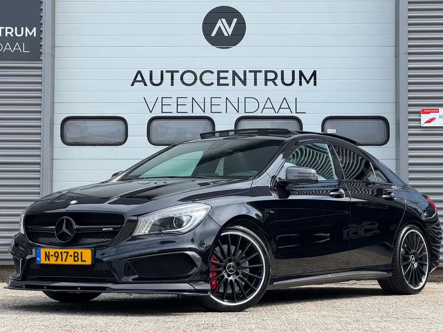 Mercedes-Benz CLA 45 AMG CLA 4-MATIC PANO/CAMERA/H&K/BLACK EDITION Zwart - 1