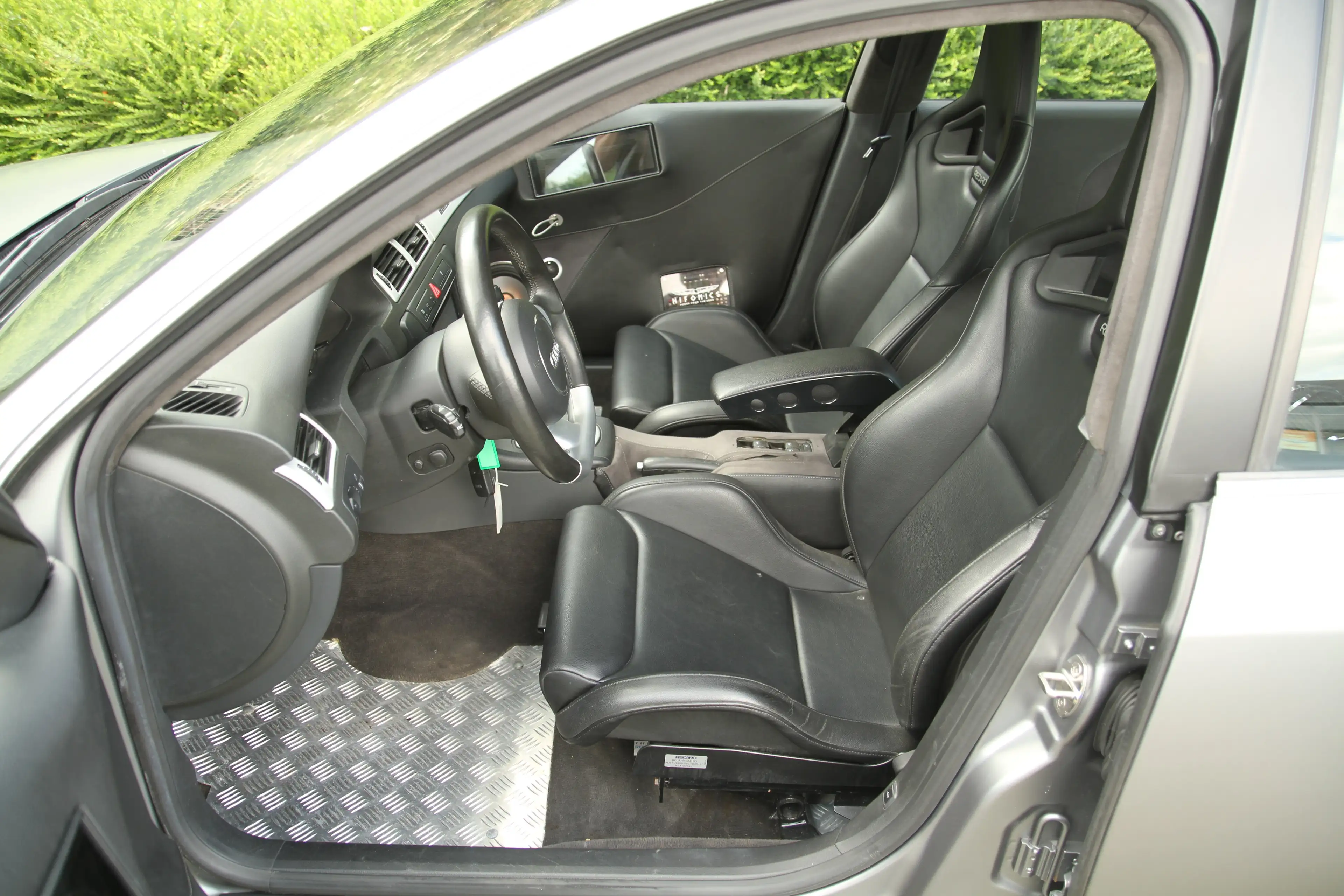 Audi RS6 4.2i V8 Quattro - La Tour Recordings Showcar — photo 12