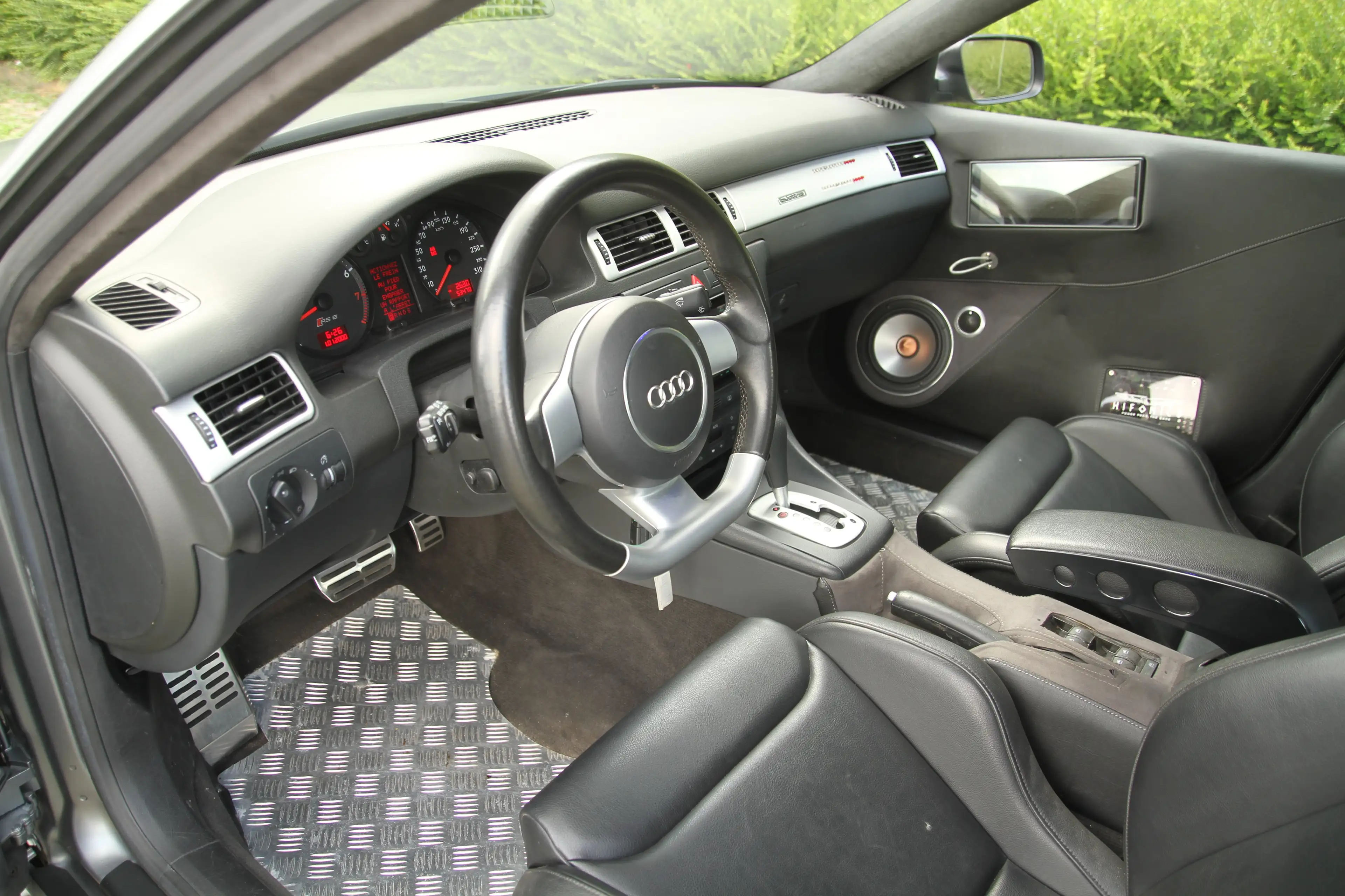 Audi RS6 4.2i V8 Quattro - La Tour Recordings Showcar — photo 13
