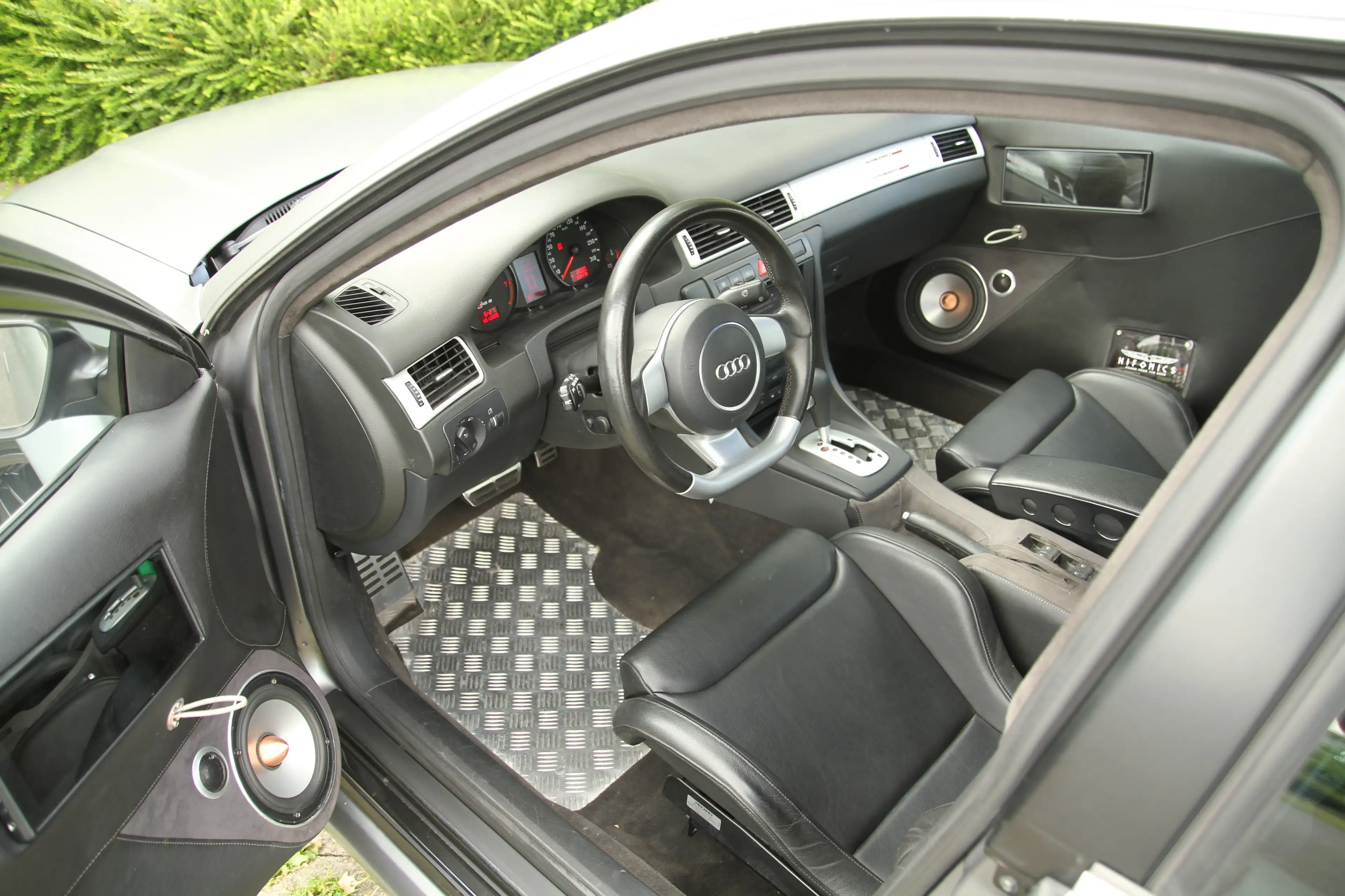 Audi RS6 4.2i V8 Quattro - La Tour Recordings Showcar — photo 14