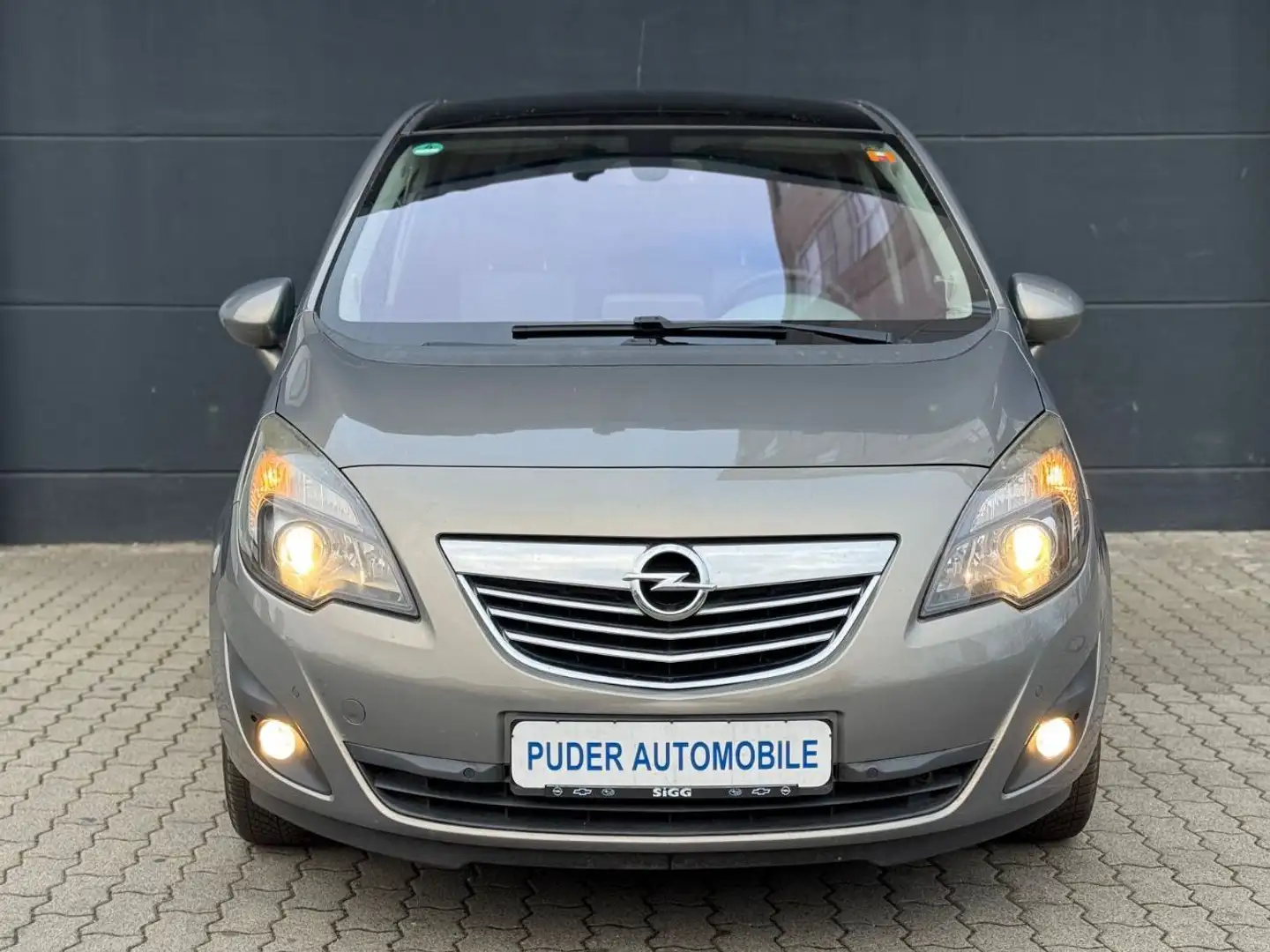 Opel Meriva B 1.7 CDTI Innovation Autom Pano Navi LHZ Grau - 2