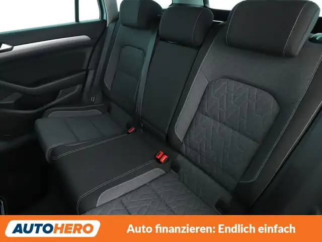 Volkswagen Passat view 14