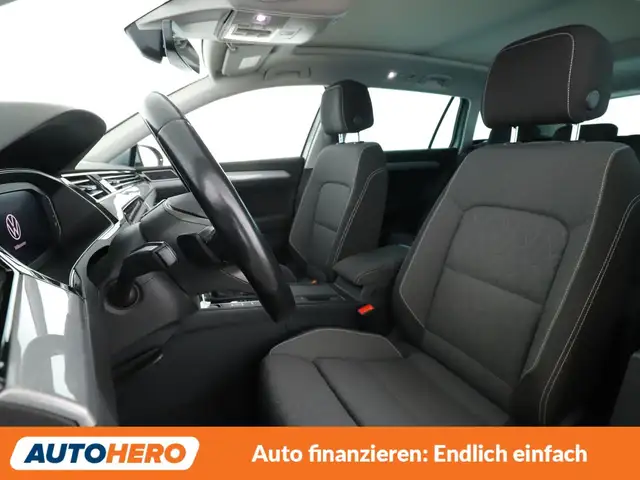Volkswagen Passat view 10