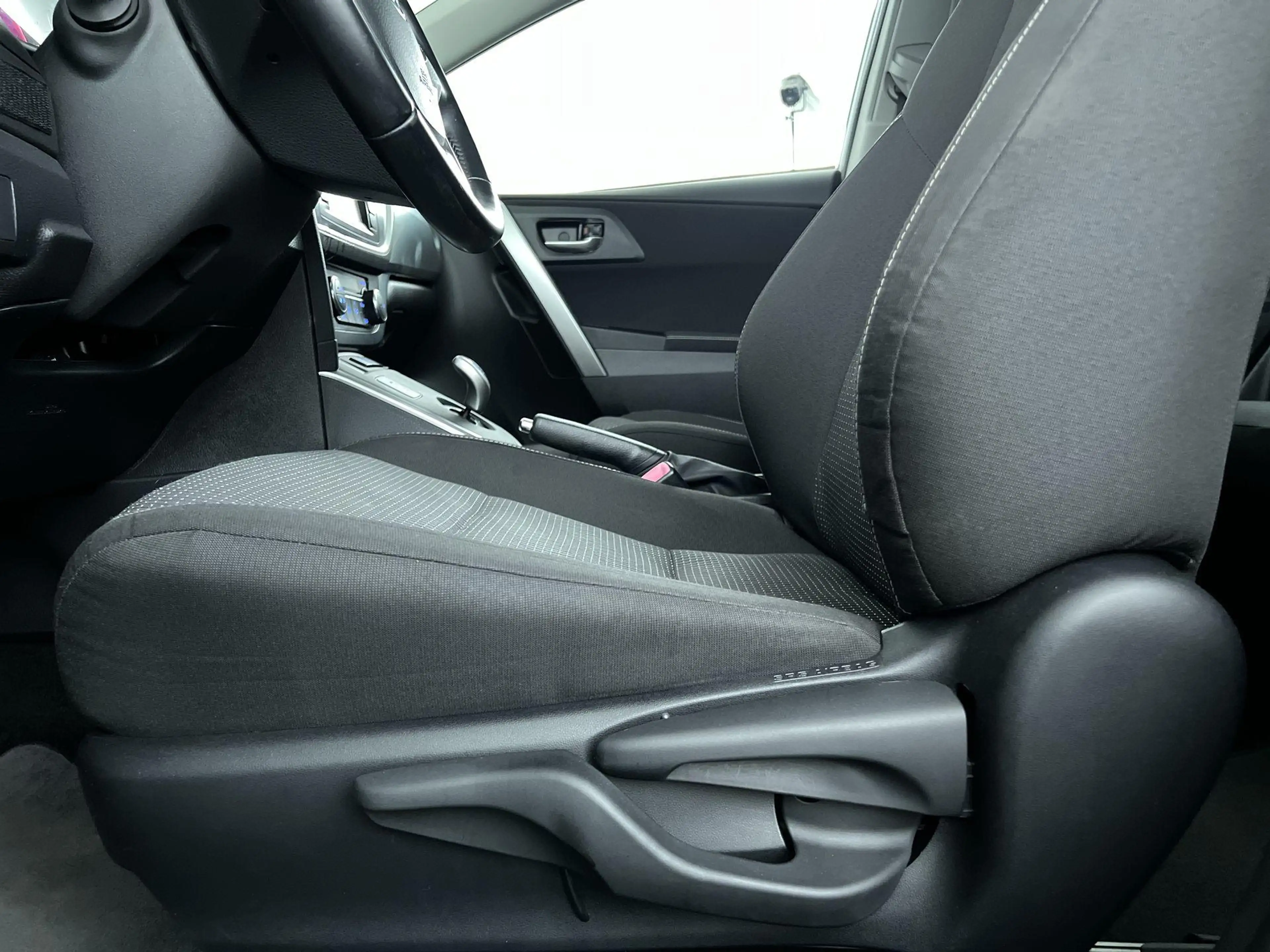 Toyota Auris Touring Sports 1.8 Hybrid Aspiration | Camera acht — photo 13