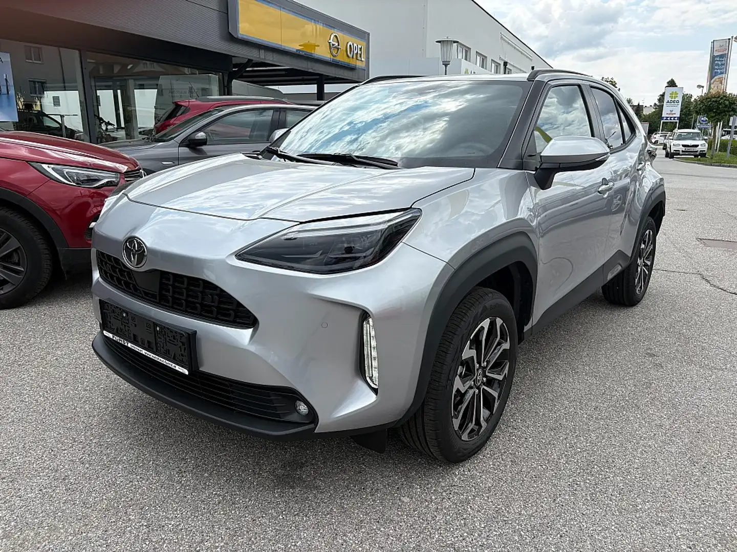 Toyota Yaris Cross 1,5 VVT-i Hybrid Active Drive Aut. Zilver - 1