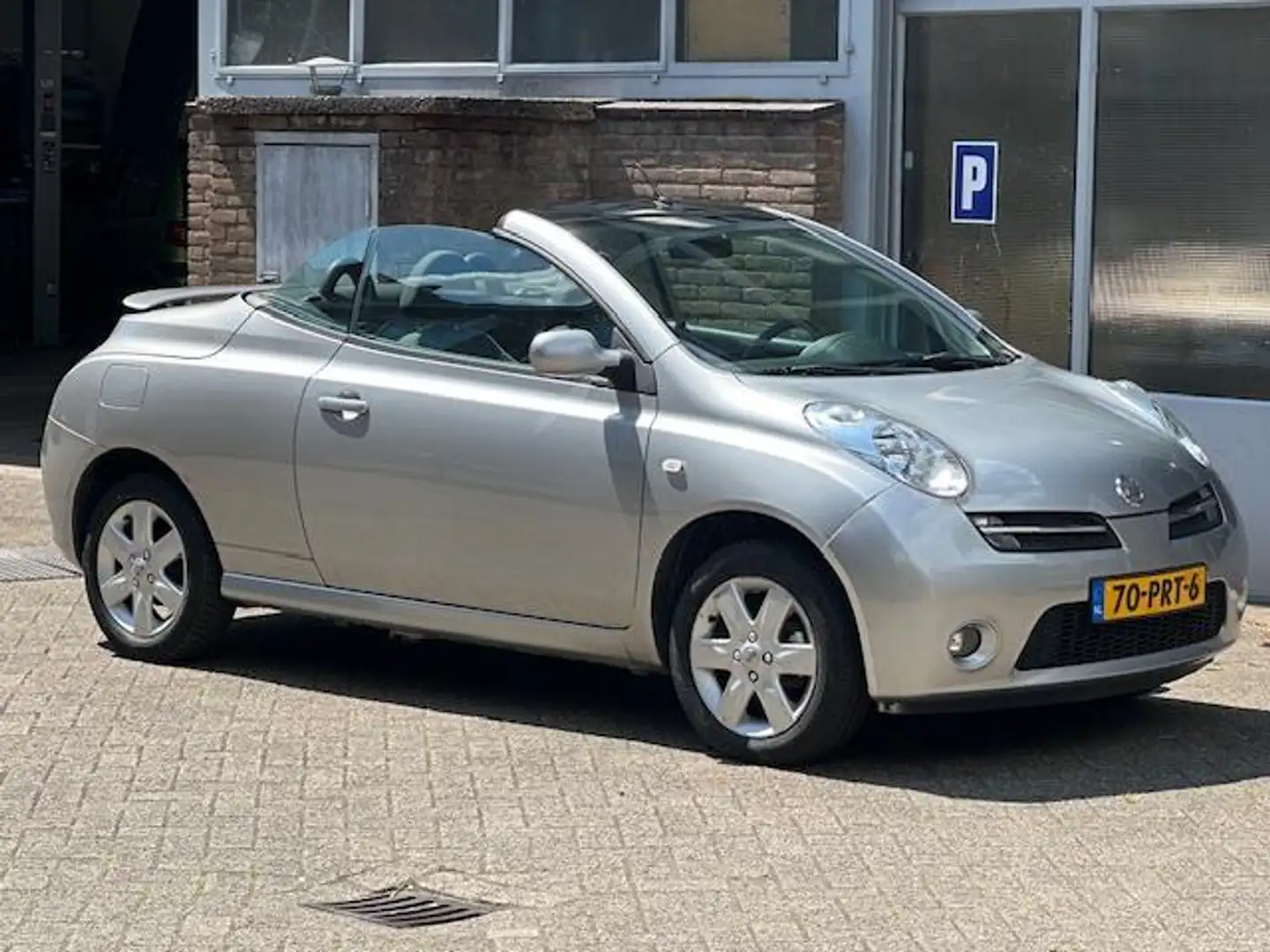 Nissan Micra C+C 1.4 Tekna Grijs - 2