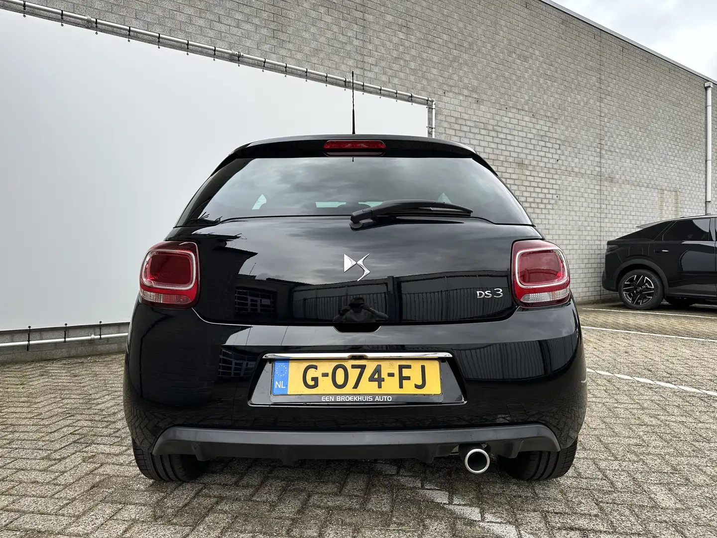 DS Automobiles DS 3 1.2 PureTech Connected Chic | Achterbank in delen Noir - 2