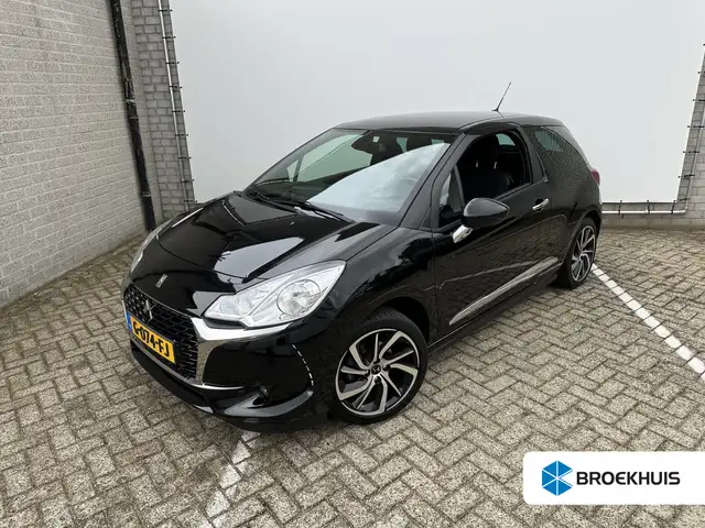 DS Automobiles DS 3 1.2 PureTech Connected Chic | Achterbank in delen