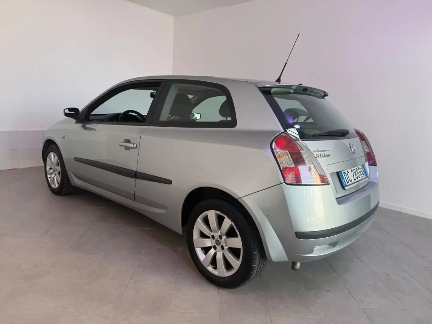 Fiat Stilo 1.6i 16V 3 porte Dynamic Gris - 2