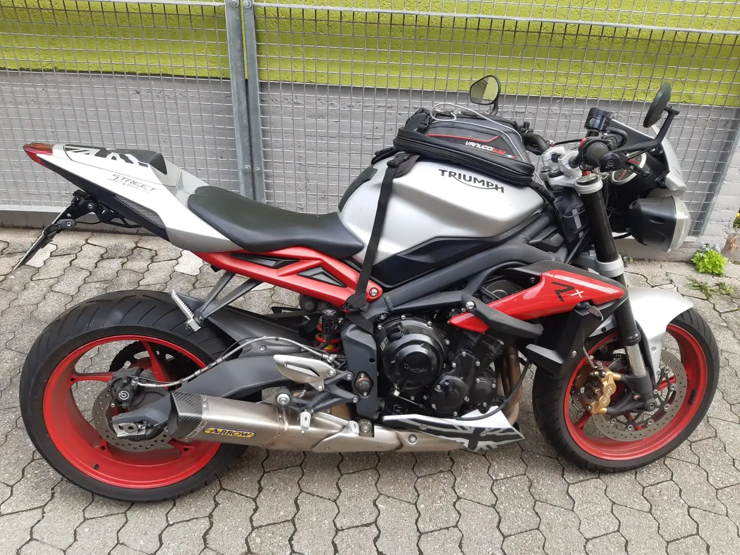 Triumph Street Triple RX 675 Srebrny - 2