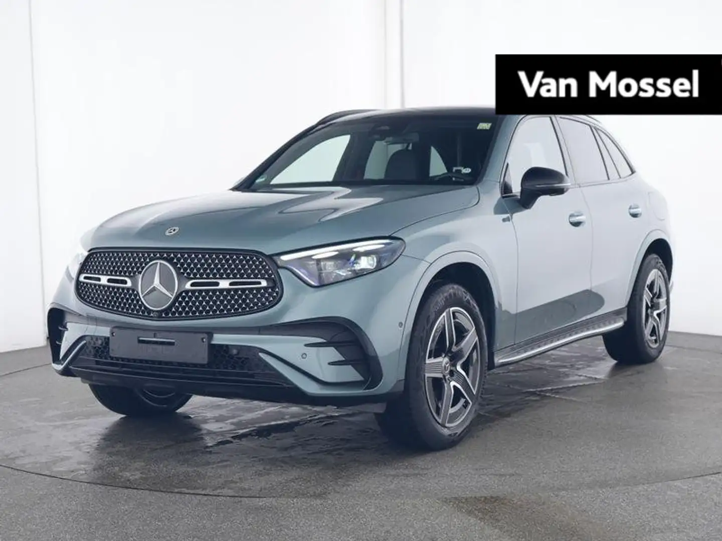 Mercedes-Benz GLC 300 e 4MATIC AMG Line + DIGITAL LIGHT + PANO DAK + TRE Zilver - 1