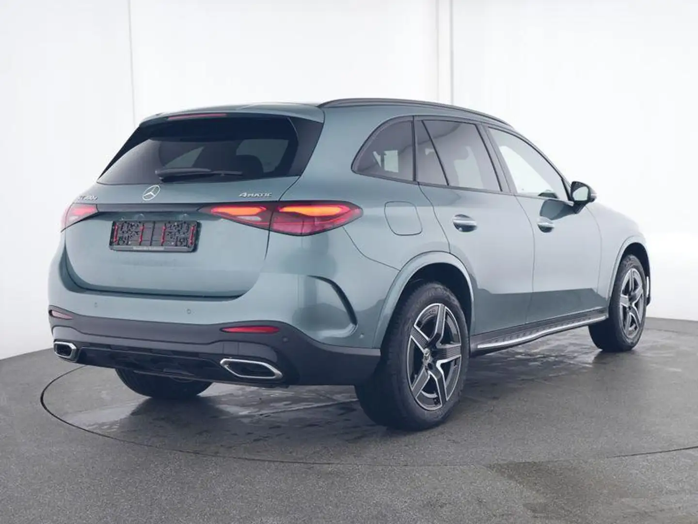 Mercedes-Benz GLC 300 e 4MATIC AMG Line + DIGITAL LIGHT + PANO DAK + TRE Zilver - 2