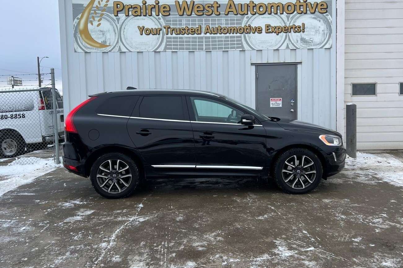 2016 Volvo XC60 T5 Premier AWD alt 4
