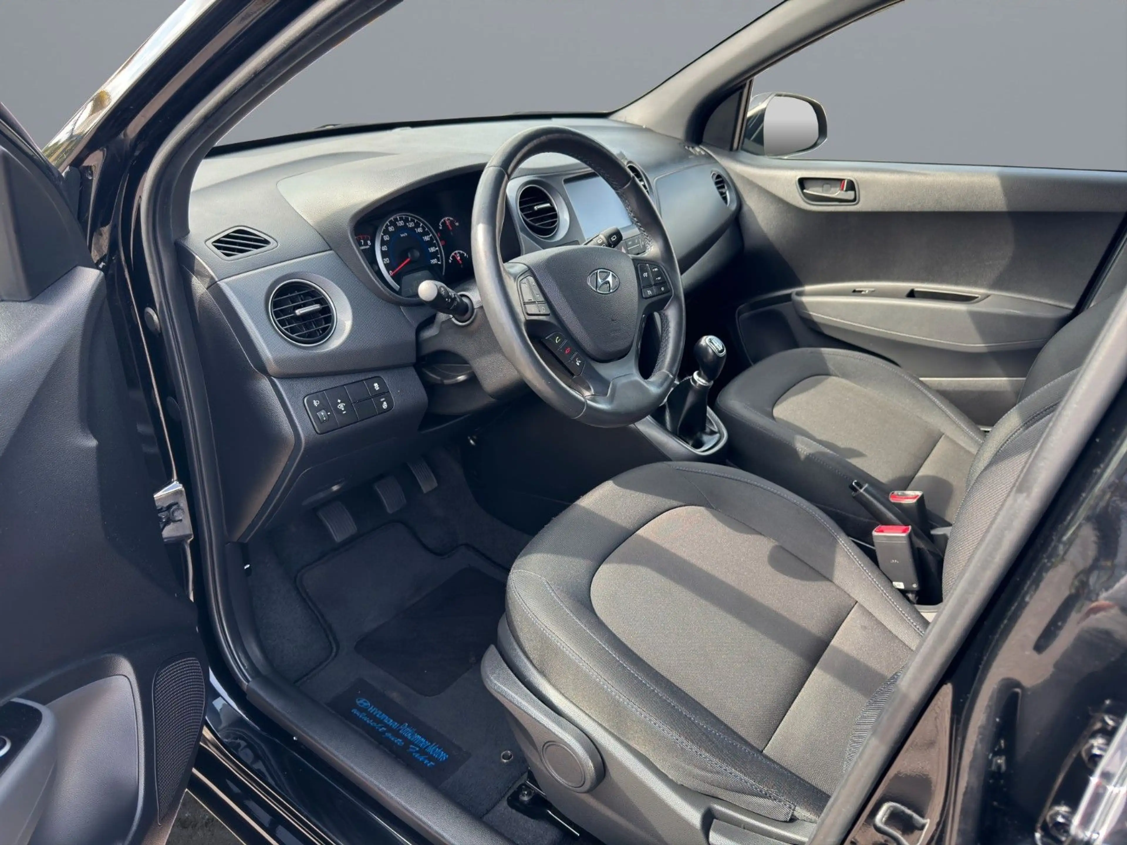 Hyundai i10 Passion + Sport/Navi / Nur 31000tkm! — photo 9