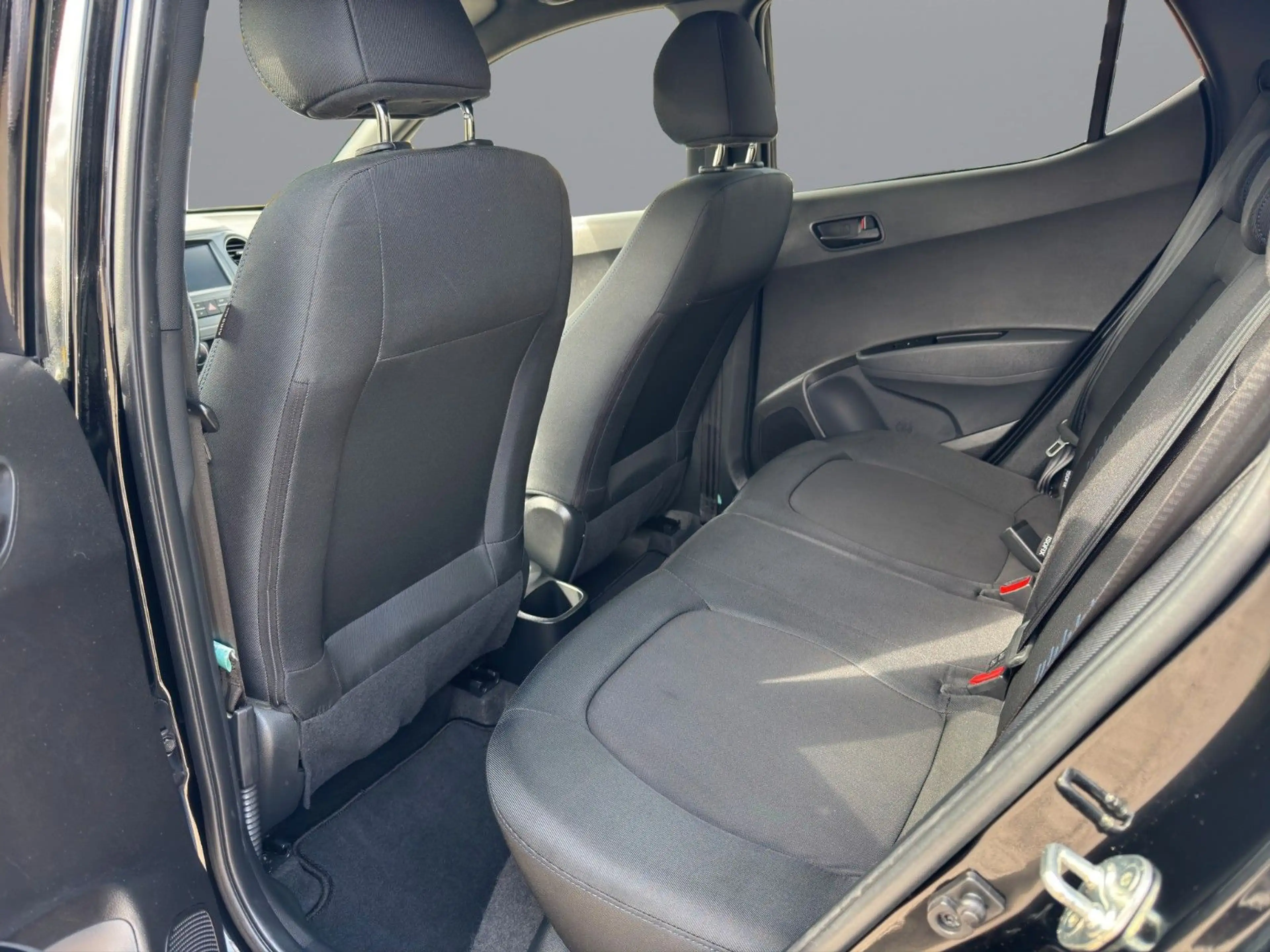 Hyundai i10 Passion + Sport/Navi / Nur 31000tkm! — photo 15