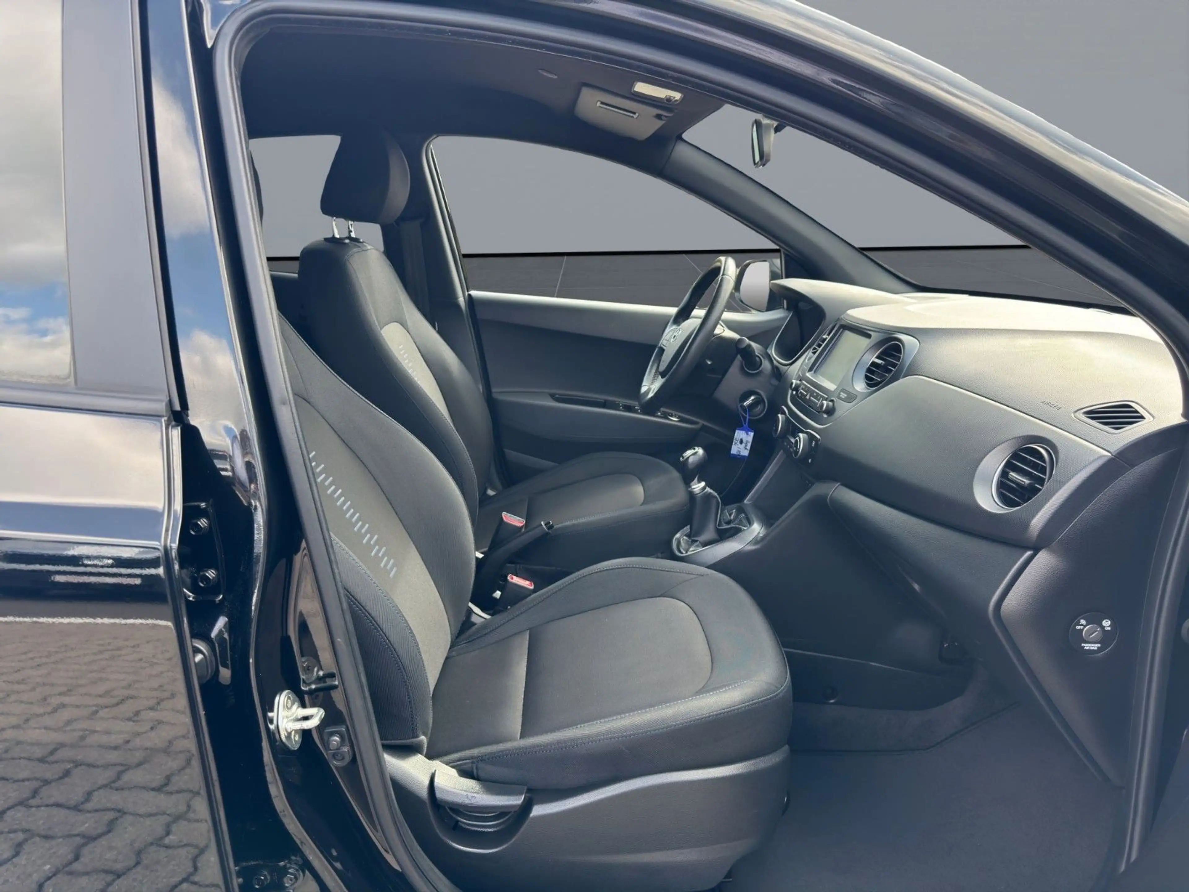 Hyundai i10 Passion + Sport/Navi / Nur 31000tkm! — photo 13