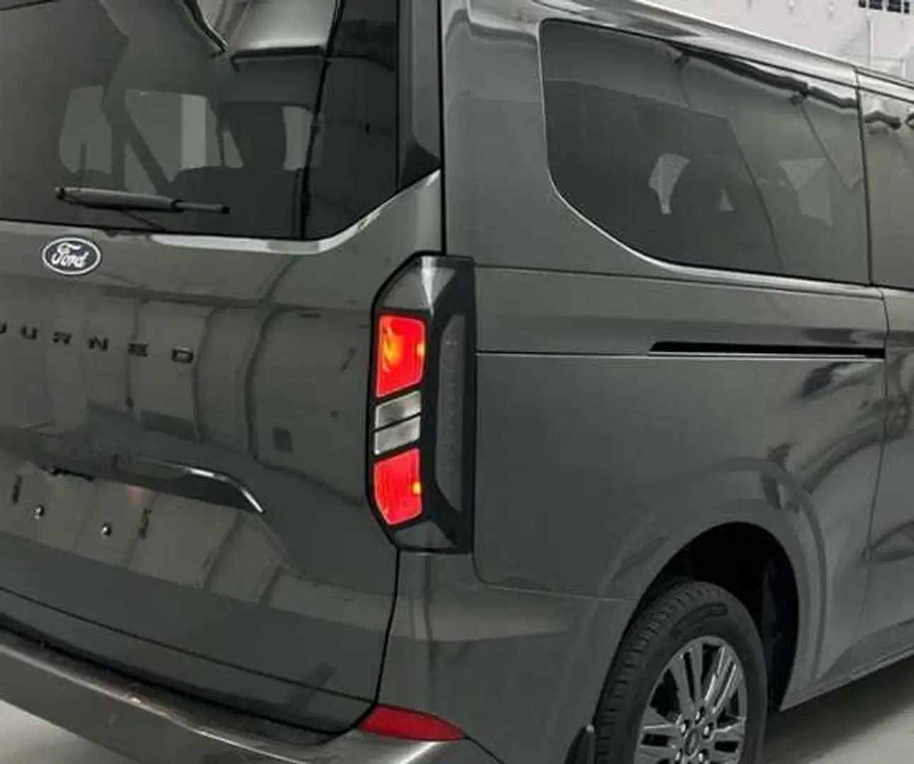 Ford Tourneo Custom 2.0 EcoBlue Titanium L2 Gris - 2