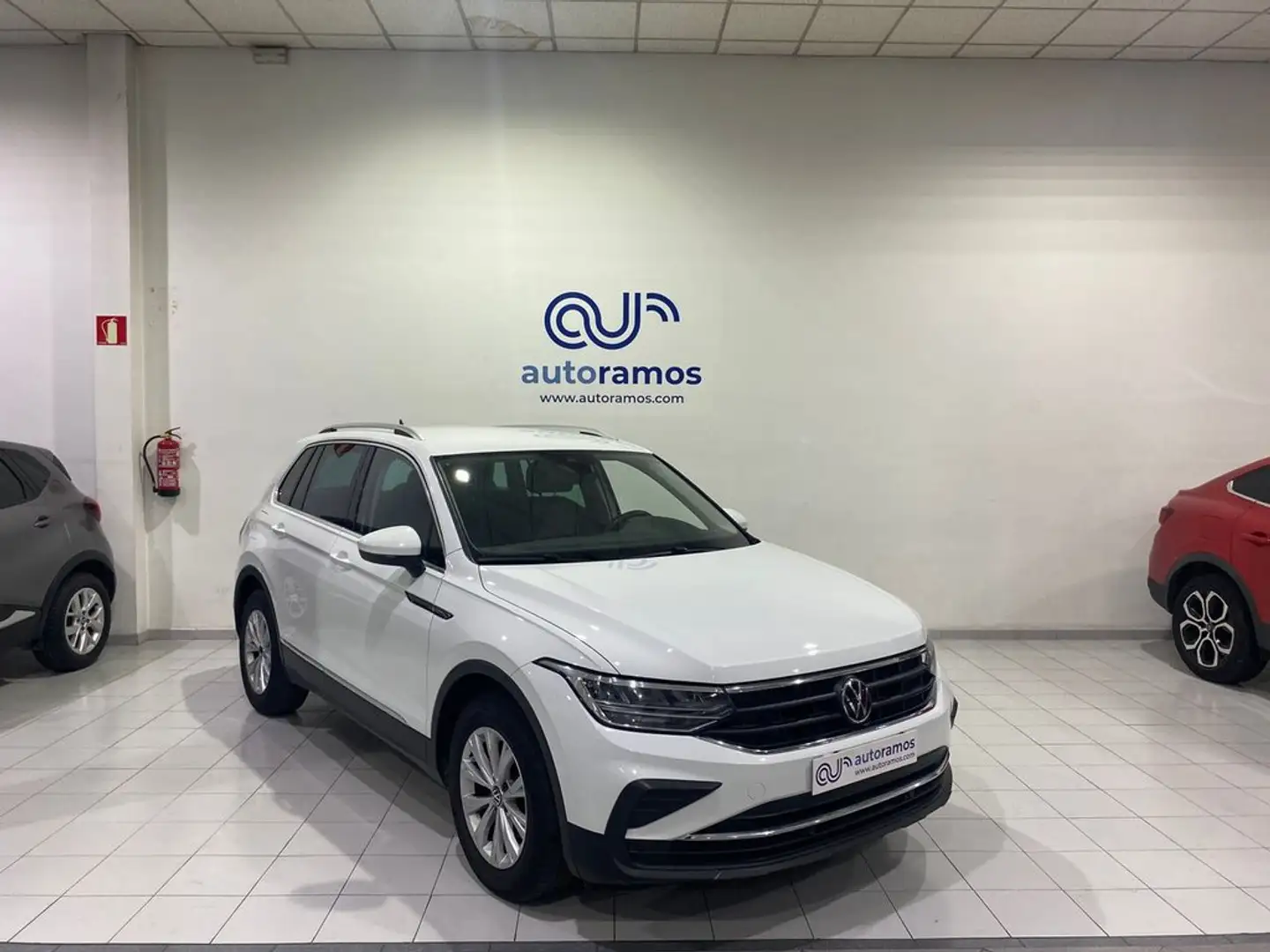 Volkswagen Tiguan LIFE 1.5 TSI 150 CV DSG 5P Wit - 1