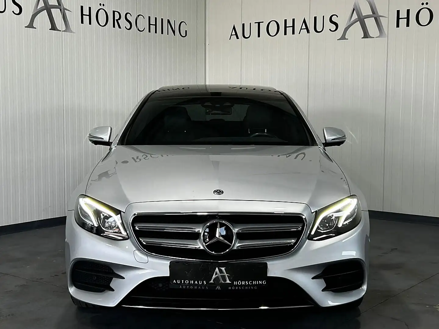 Mercedes-Benz E 300 de PHEV Aut.//AMG-PAKET//AMBIENTE//PANO//360°Ka... Grau - 2