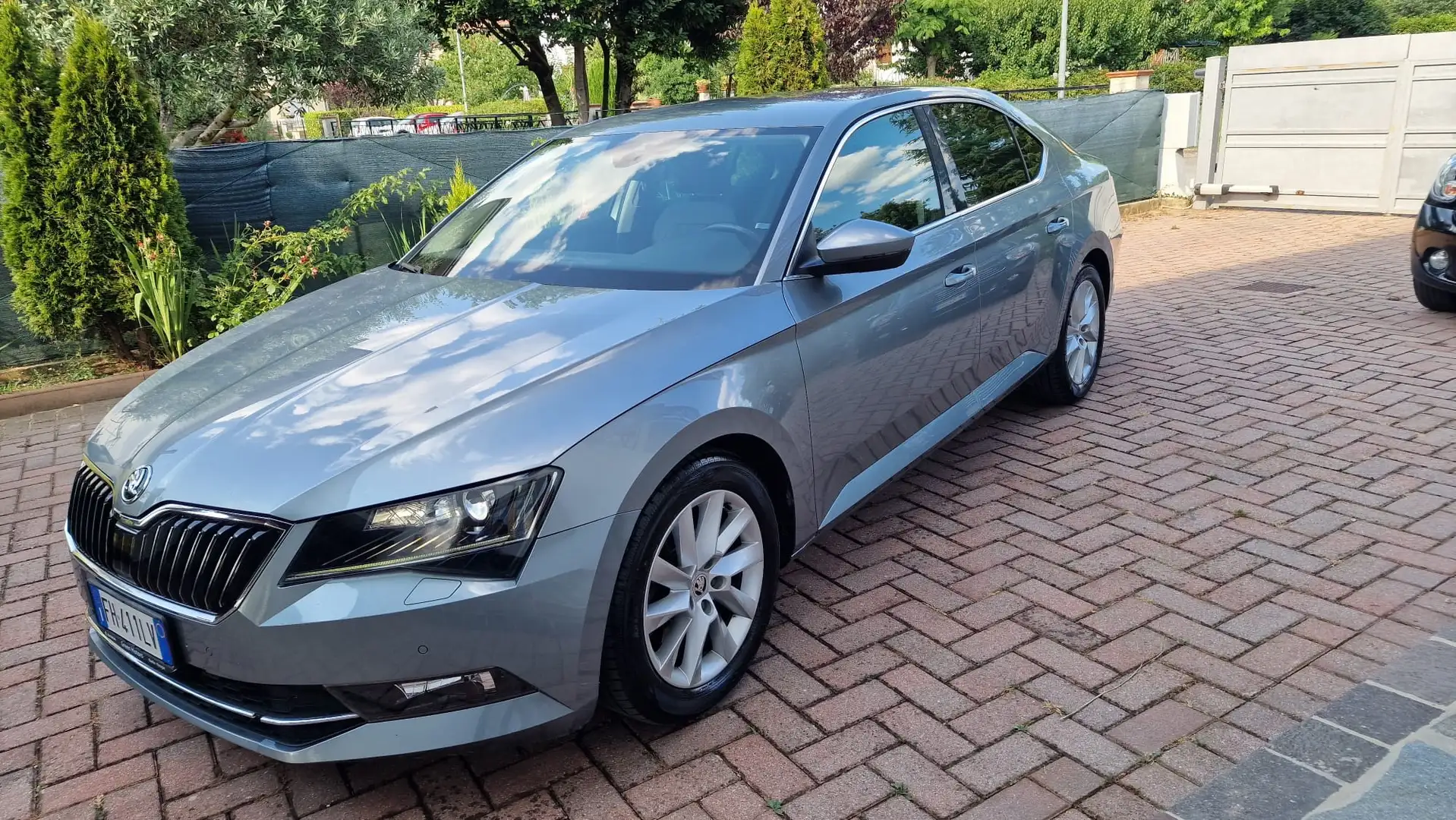 Skoda Superb 2.0 tdi Style 150cv dsg my17 - 1