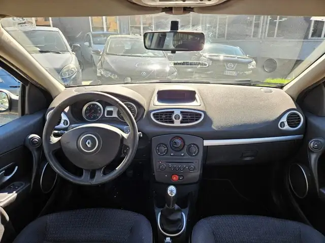 Renault Clio view 8
