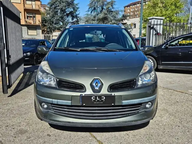 Renault Clio view 2