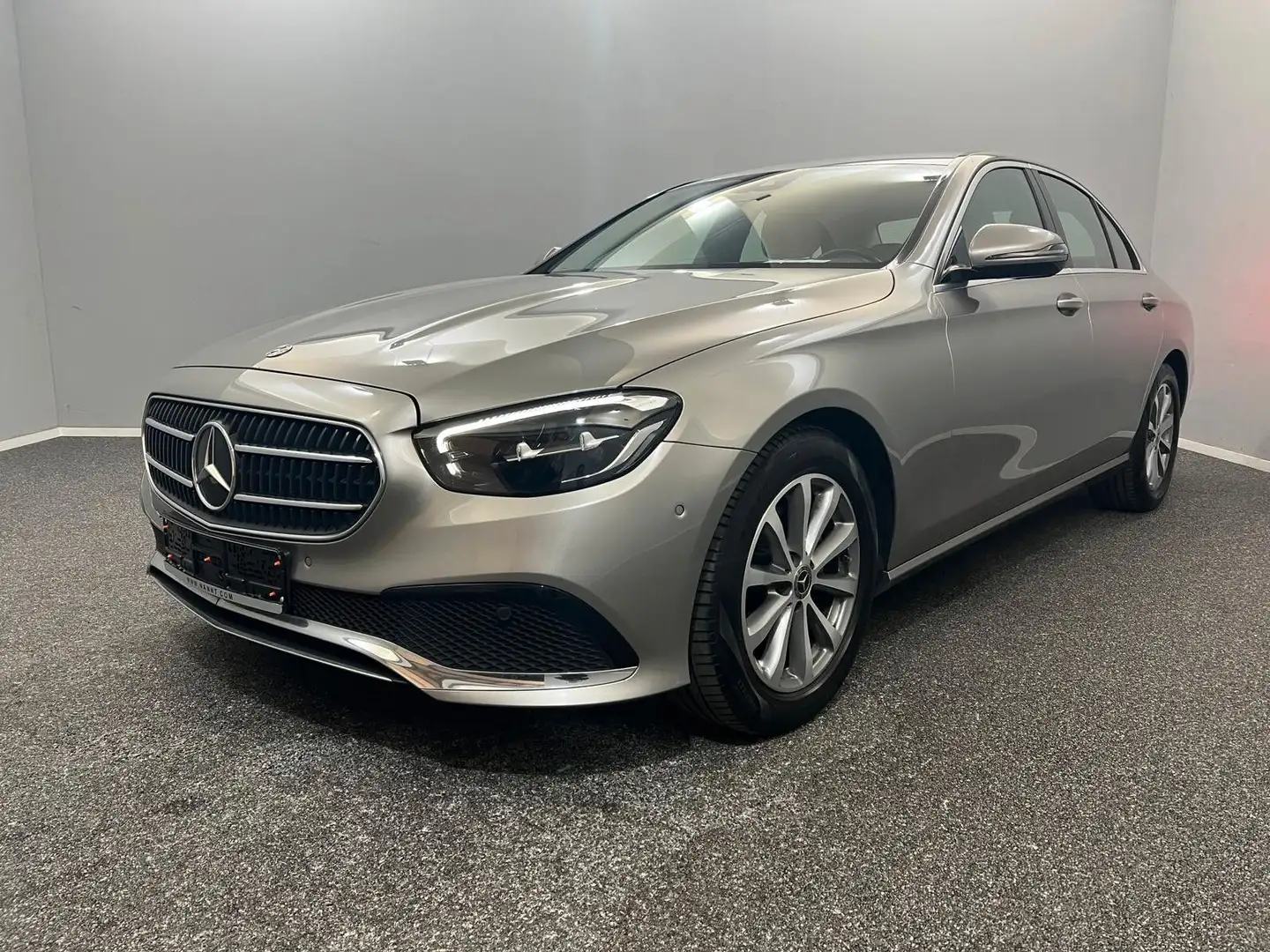 Mercedes-Benz E 200 d Limo 2x Avantgarde*WIDE*LED*IHC*AMBIENT Silber - 1