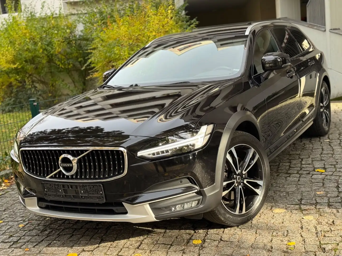 Volvo V90 Cross Country Pro AWD/ACC/LED/H&K/SPURH/AHK Schwarz - 1