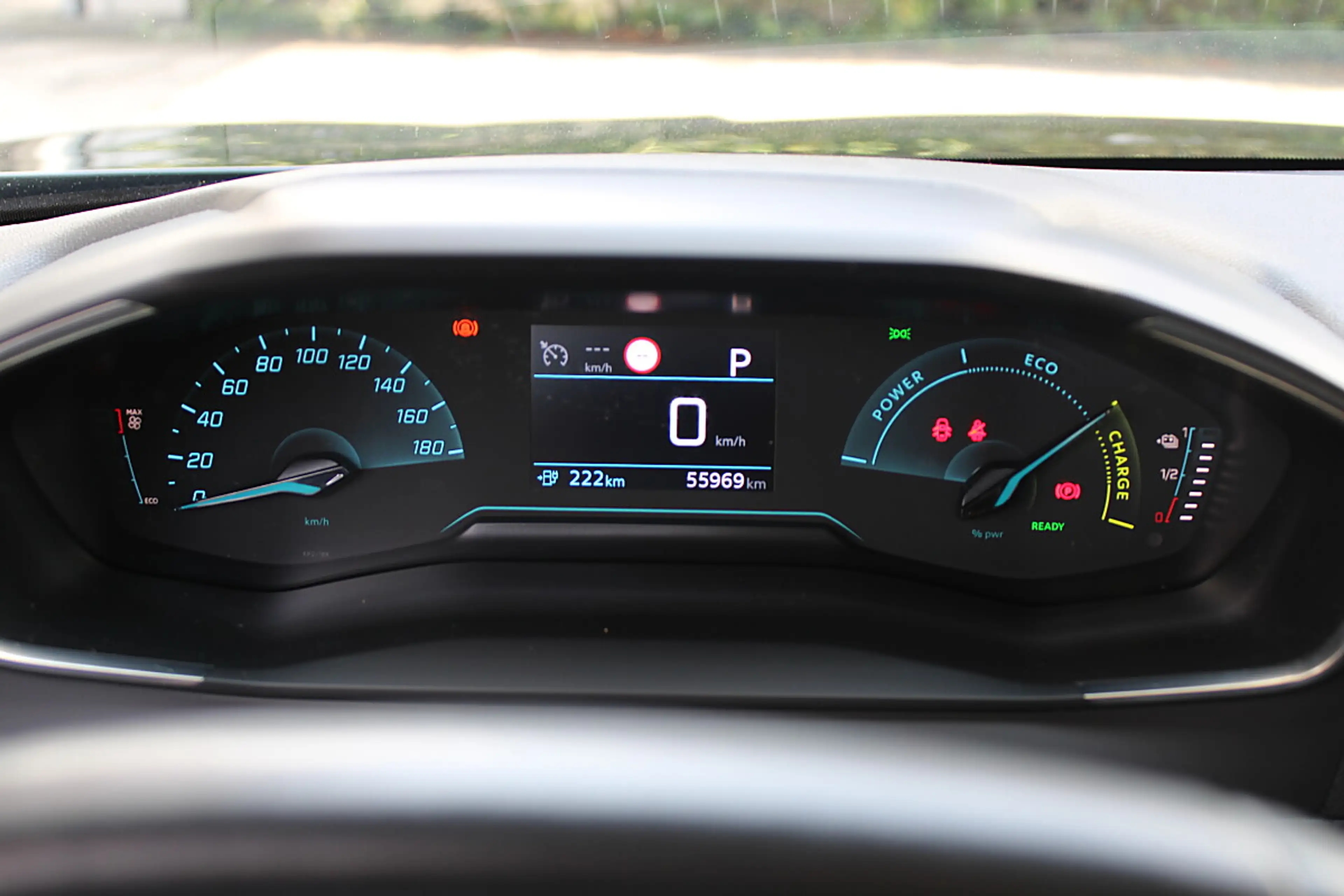 Peugeot e-2008 50 kWh Active Pack *1.Besitz* — photo 15