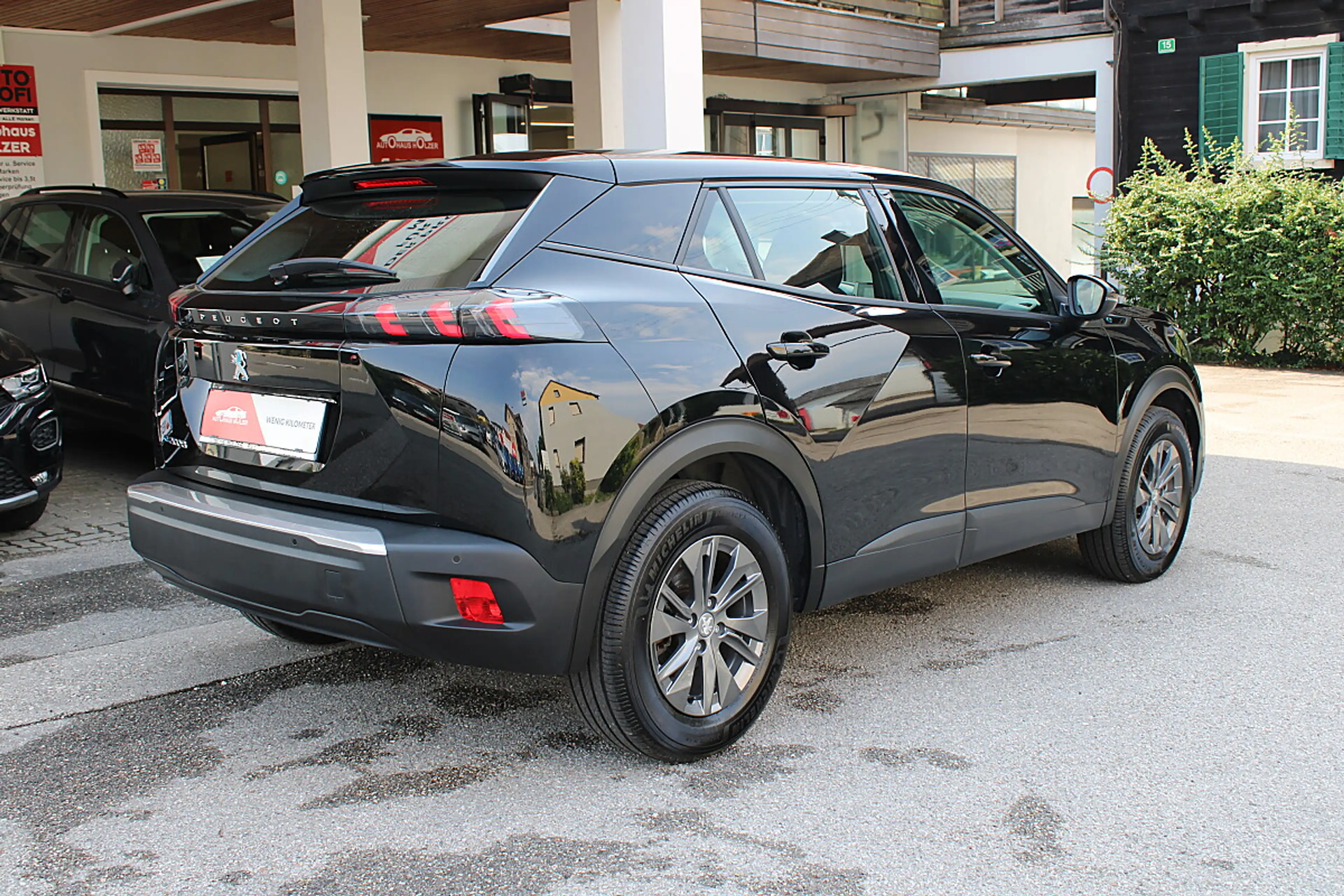 Peugeot e-2008 50 kWh Active Pack *1.Besitz* — photo 3