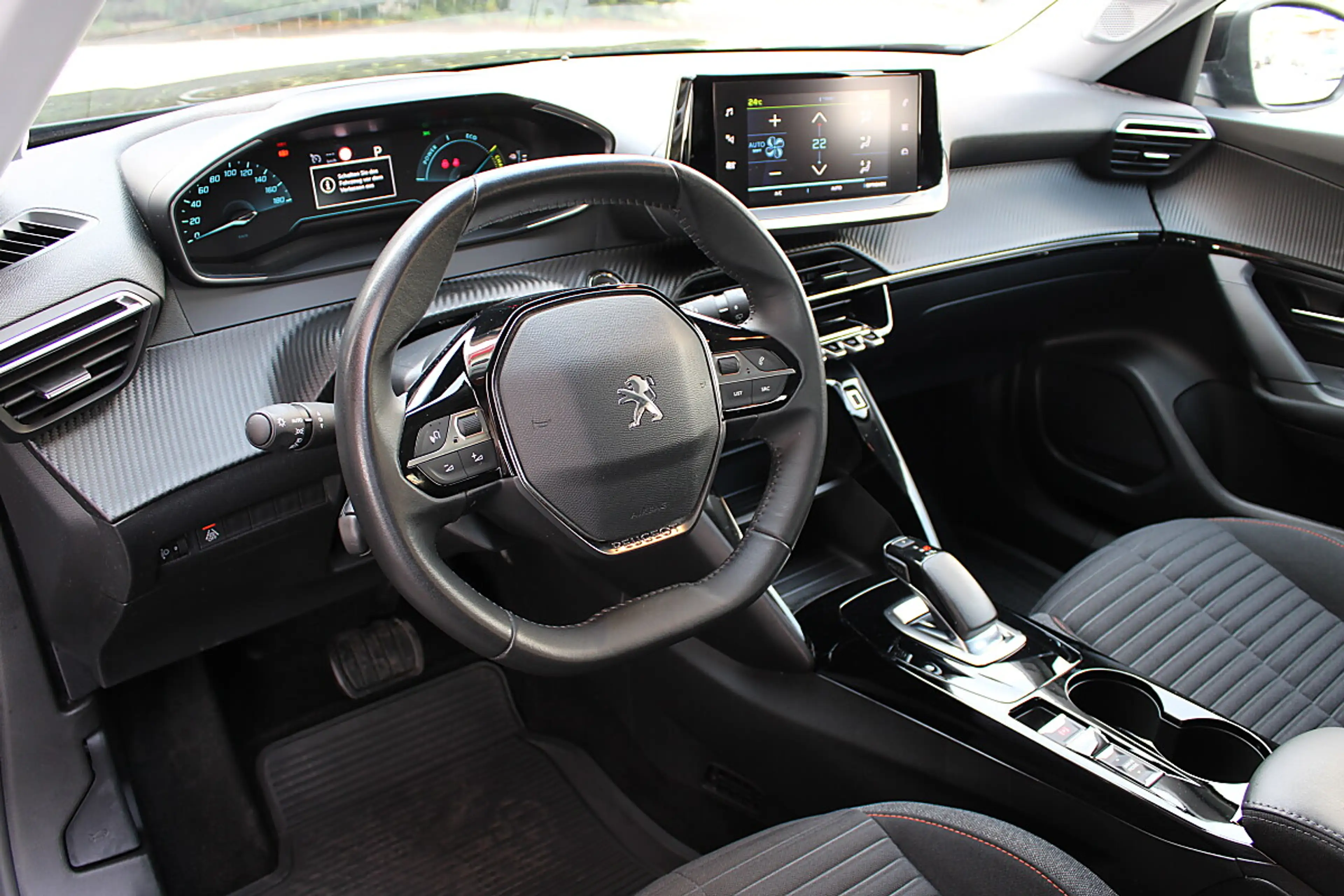 Peugeot e-2008 50 kWh Active Pack *1.Besitz* — photo 9