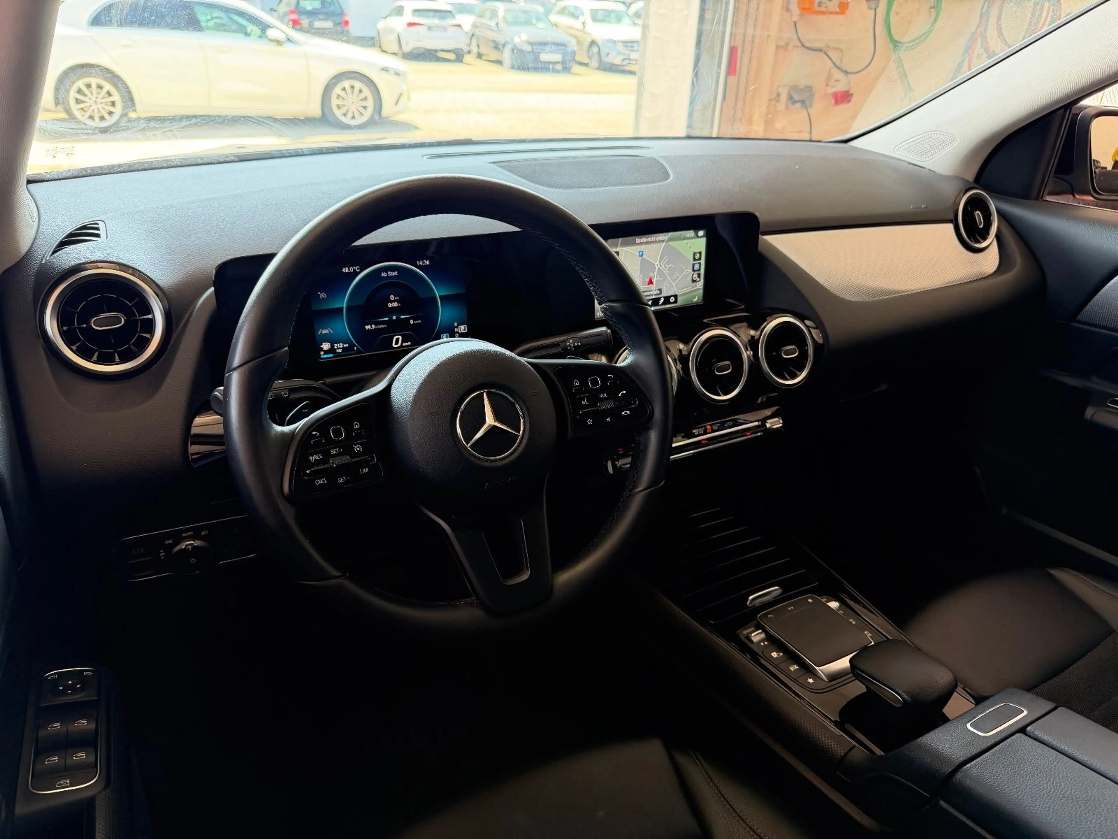 Mercedes-Benz GLA 180 d *NAVI*CAM*8G-DCT*DISTR*TOUCH*APPLE CAR — photo 14