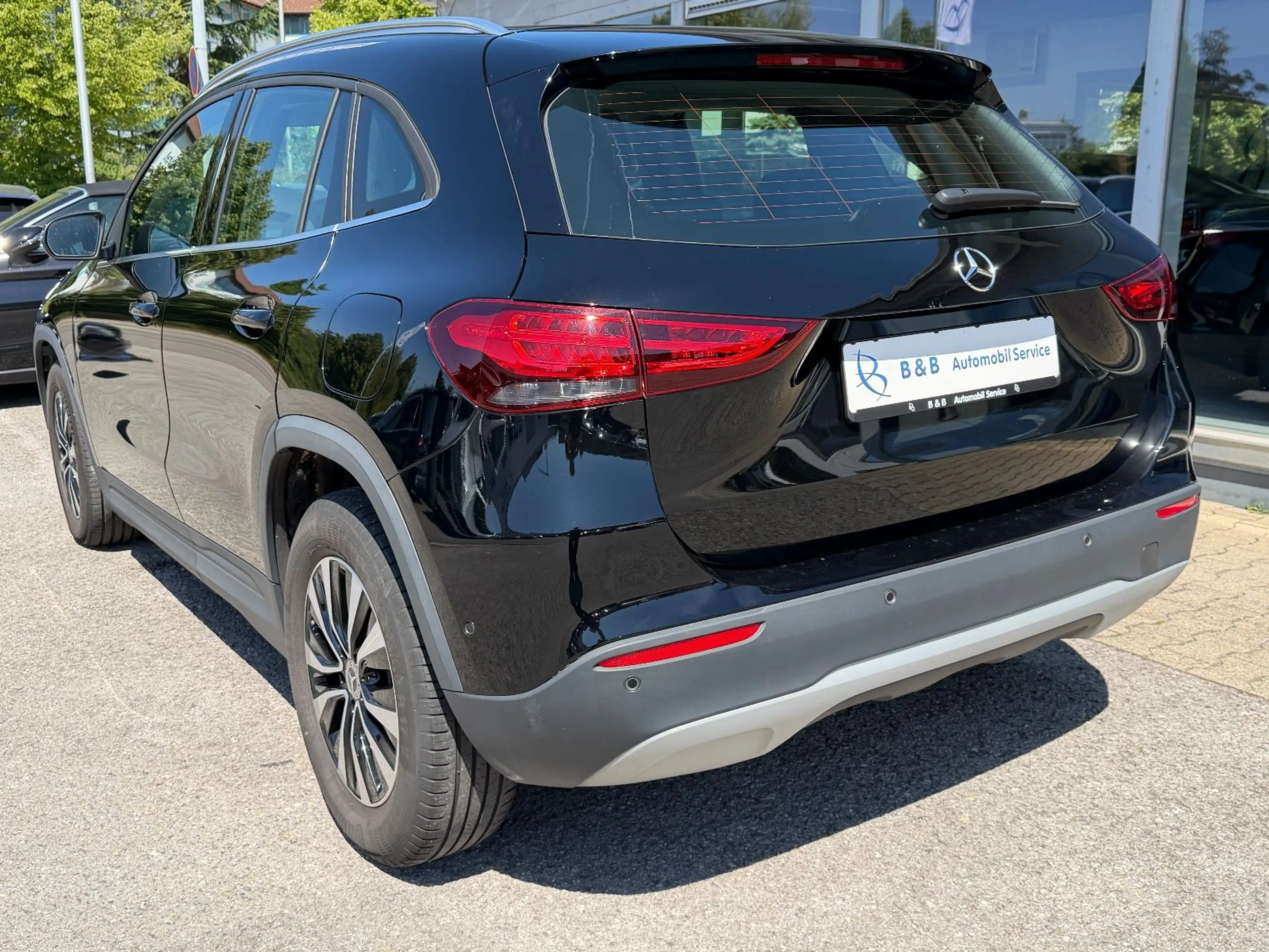 Mercedes-Benz GLA 180 d *NAVI*CAM*8G-DCT*DISTR*TOUCH*APPLE CAR — photo 3