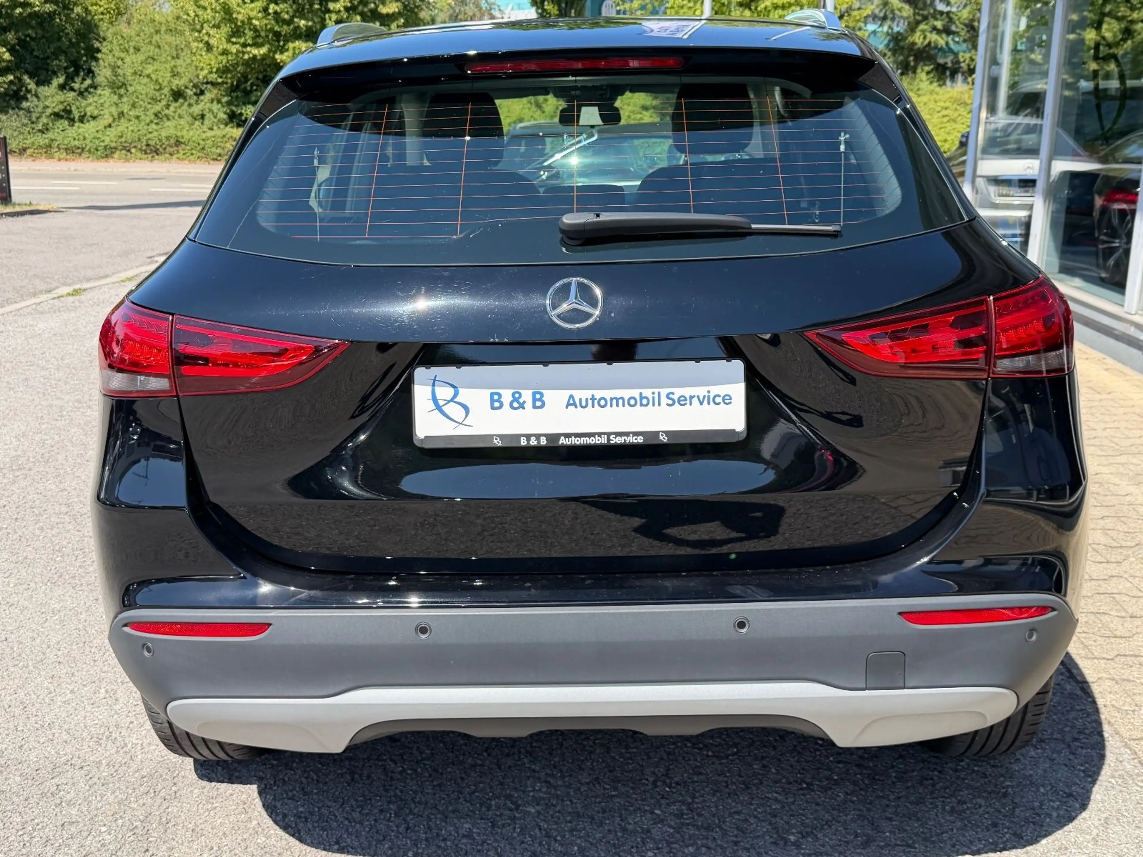 Mercedes-Benz GLA 180 d *NAVI*CAM*8G-DCT*DISTR*TOUCH*APPLE CAR — photo 8