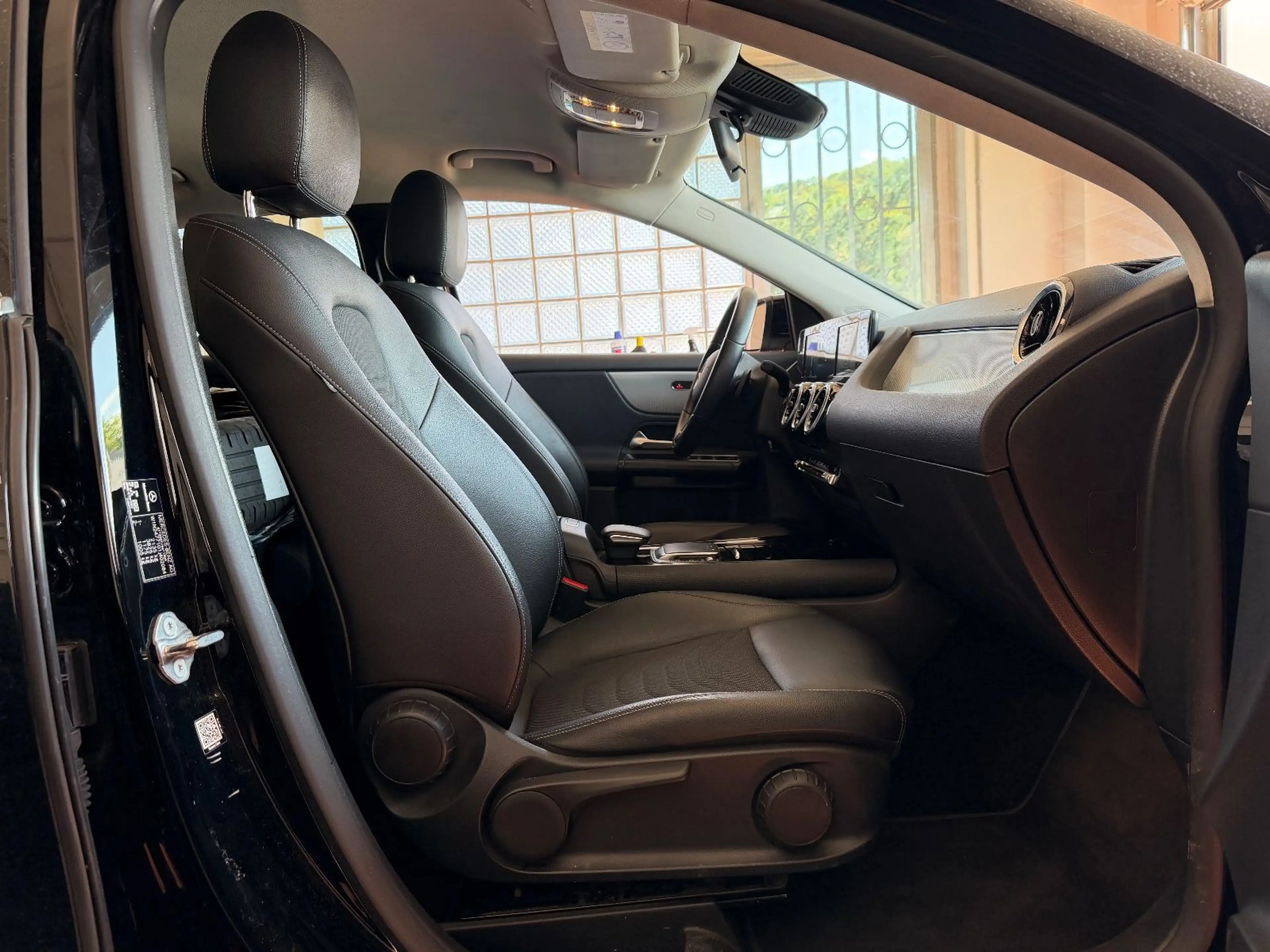 Mercedes-Benz GLA 180 d *NAVI*CAM*8G-DCT*DISTR*TOUCH*APPLE CAR — photo 13