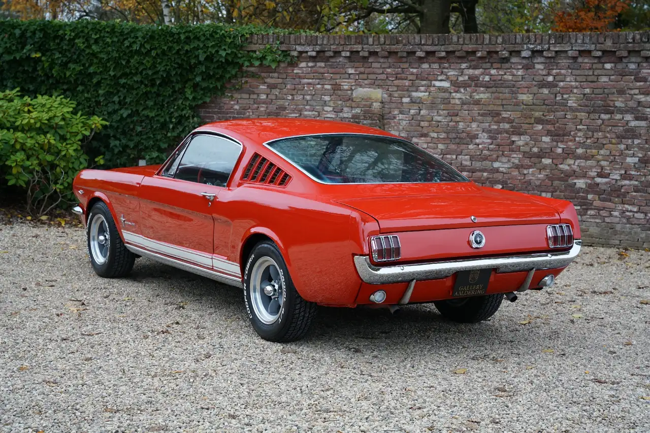 Ford Mustang 289 Fastback "An A-code in Triple Red" Triple red, foto 11